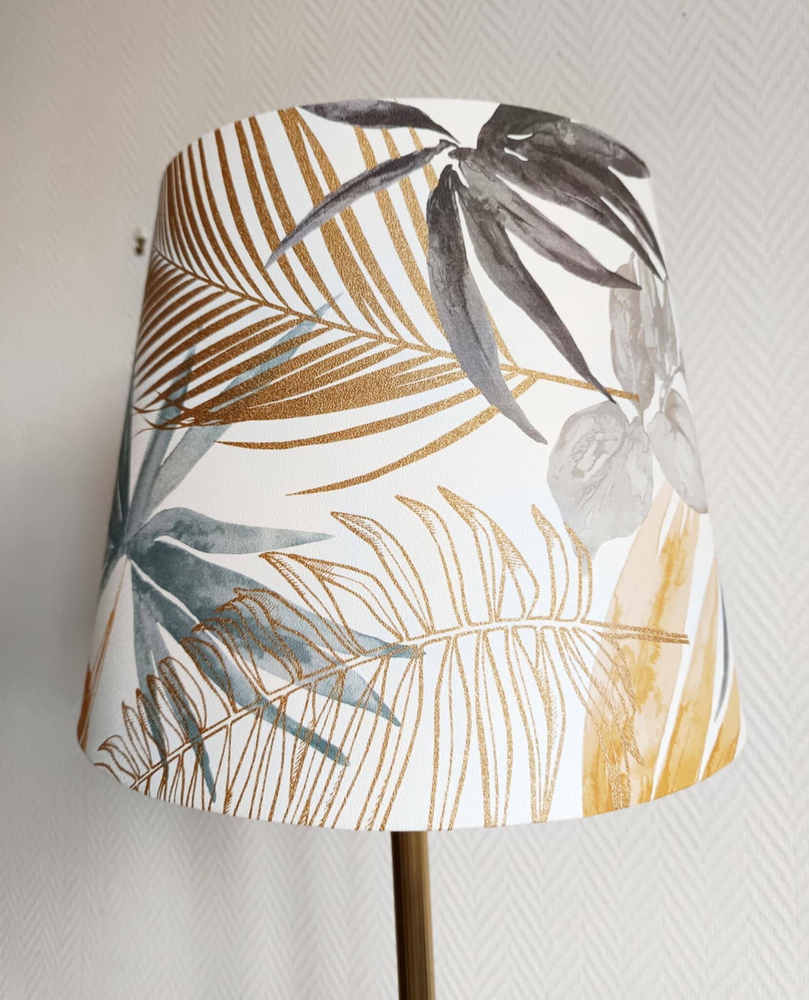 Lampadaire métal doré style Louis XV