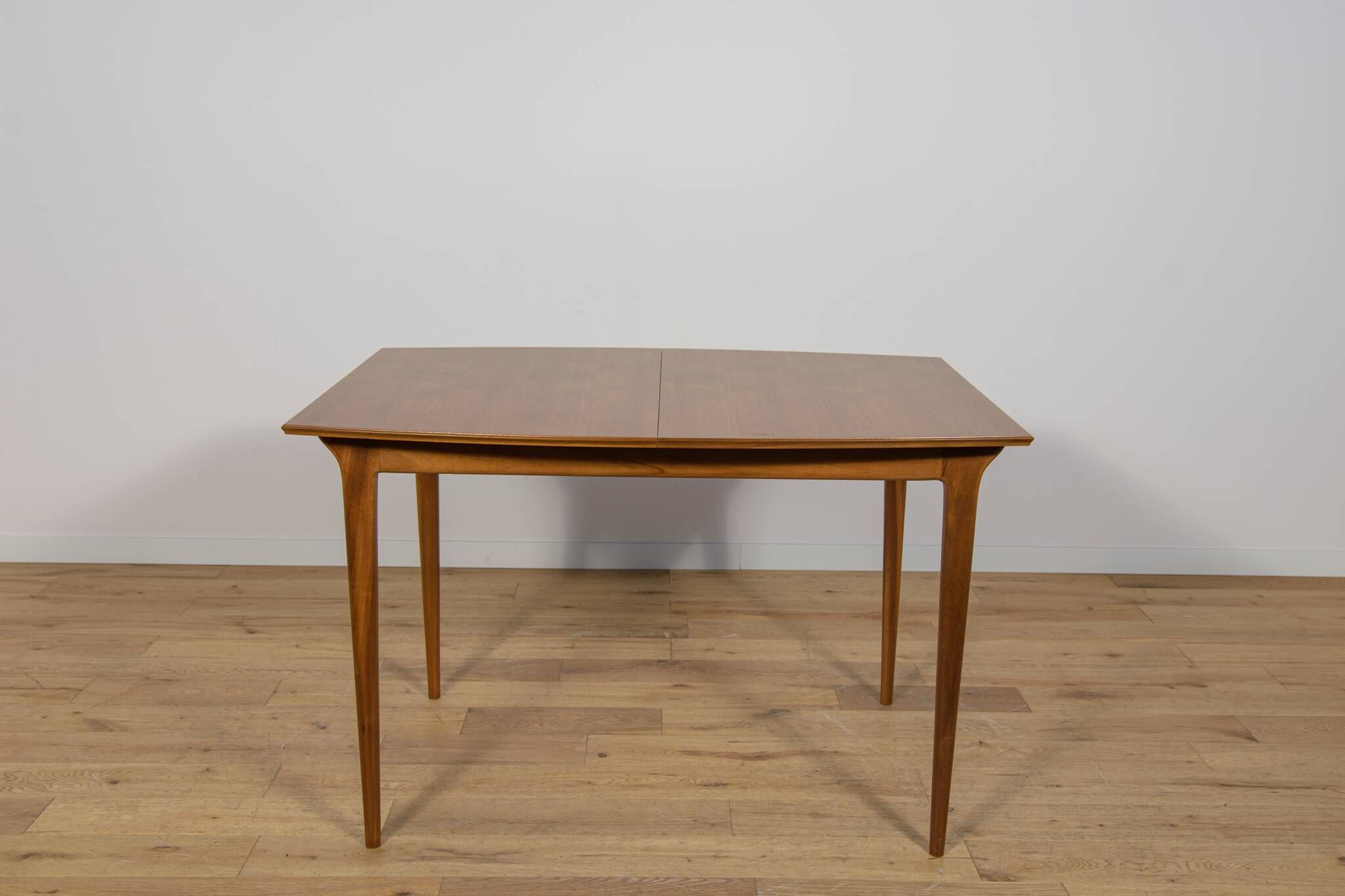 Table à manger extensible en teck du milieu du siècle de McIntosh, Royaume-Uni.
