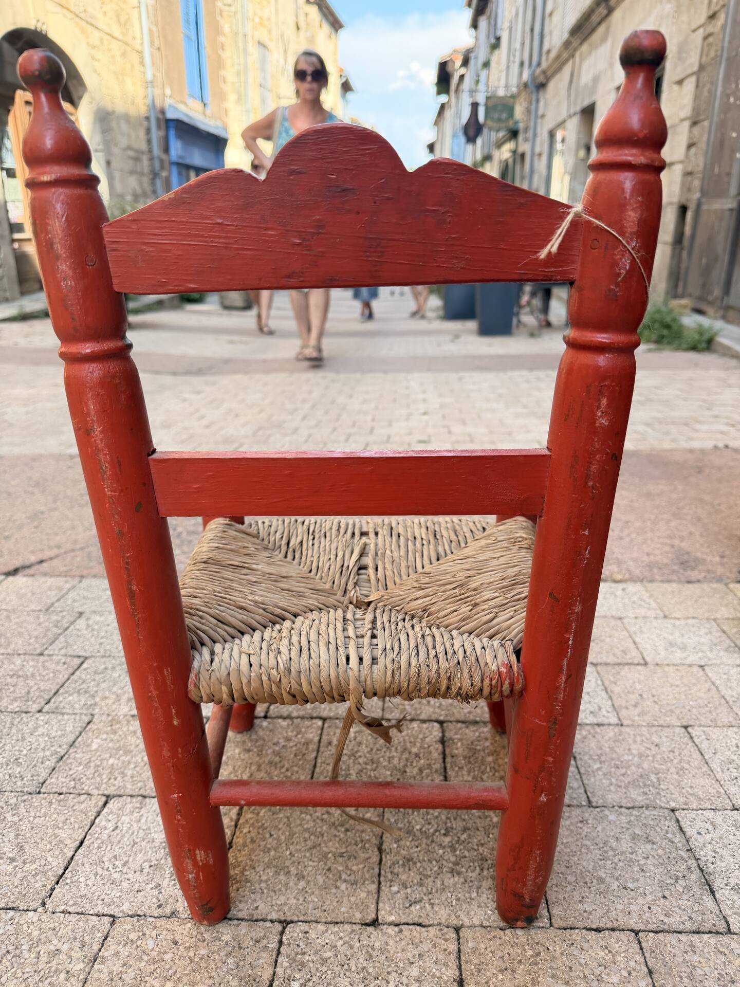 Chaise enfant ancienne décor artisanal peint