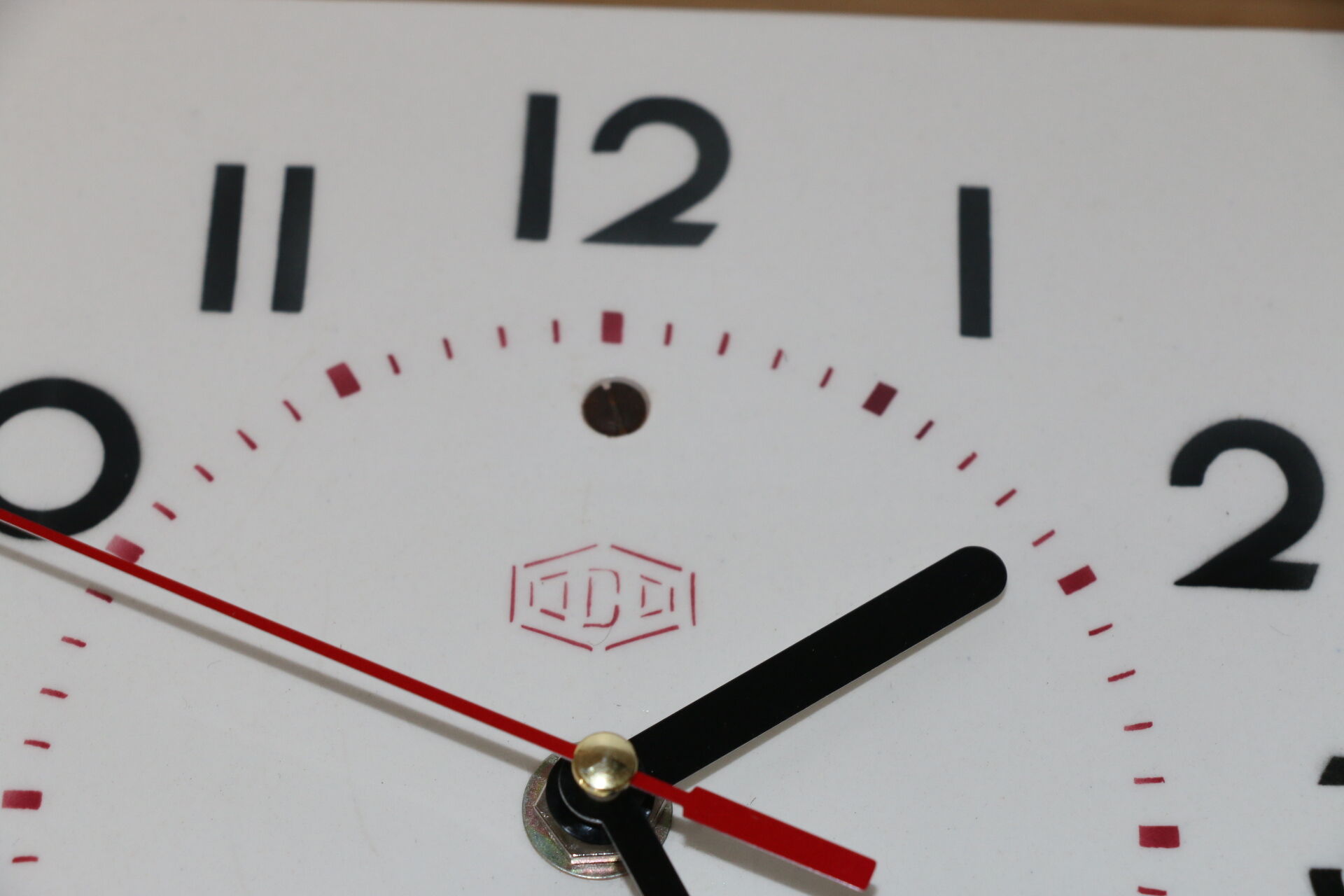 Odo ceramic wall clock