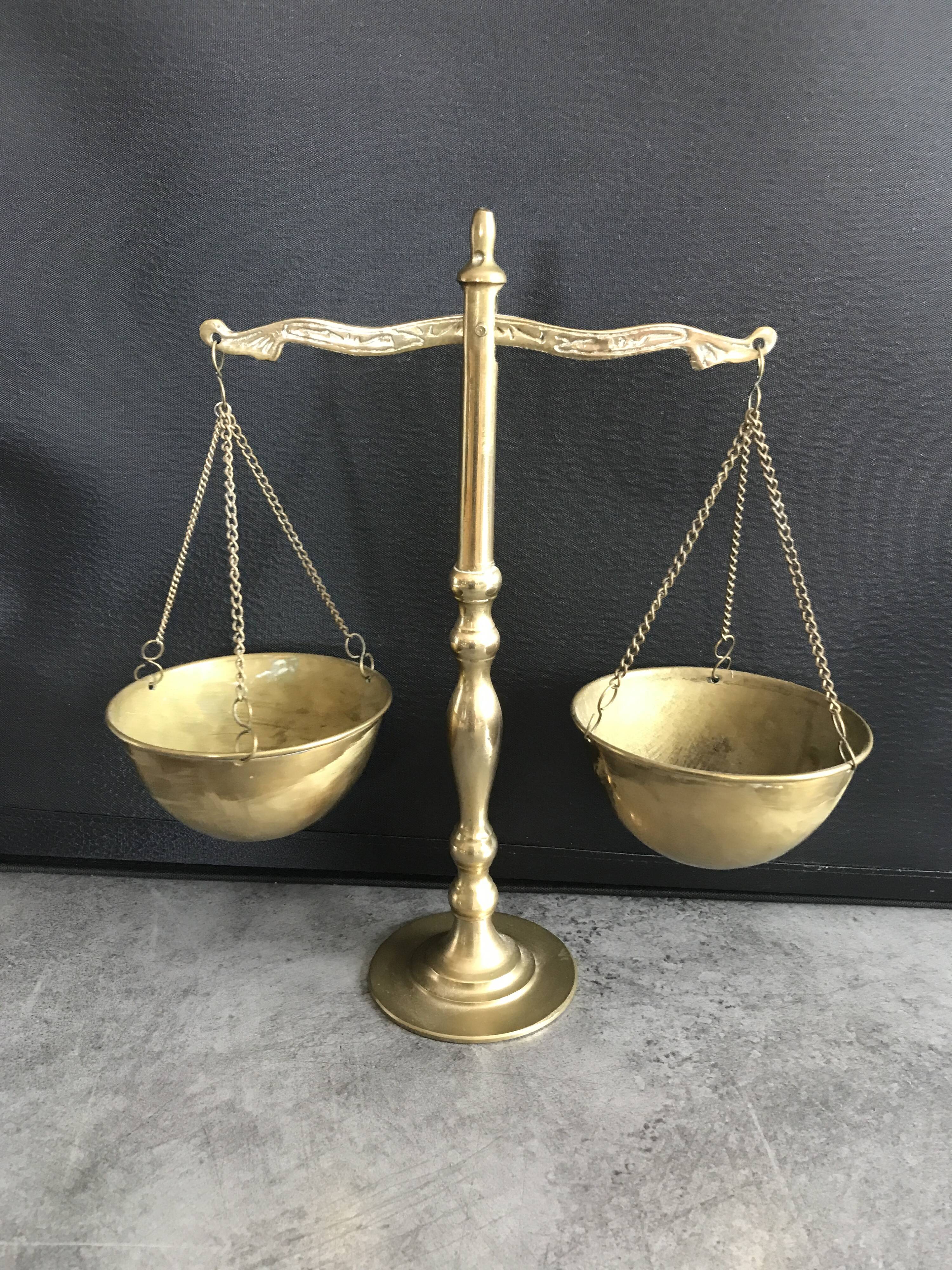 Decorative brass equal arms scale -25.5 cm