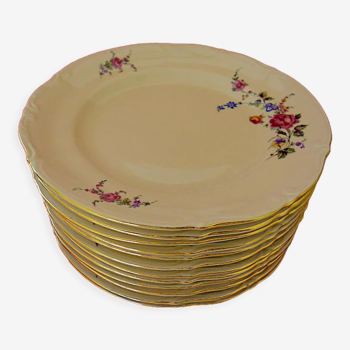 Suite of twelve round and flat table plates