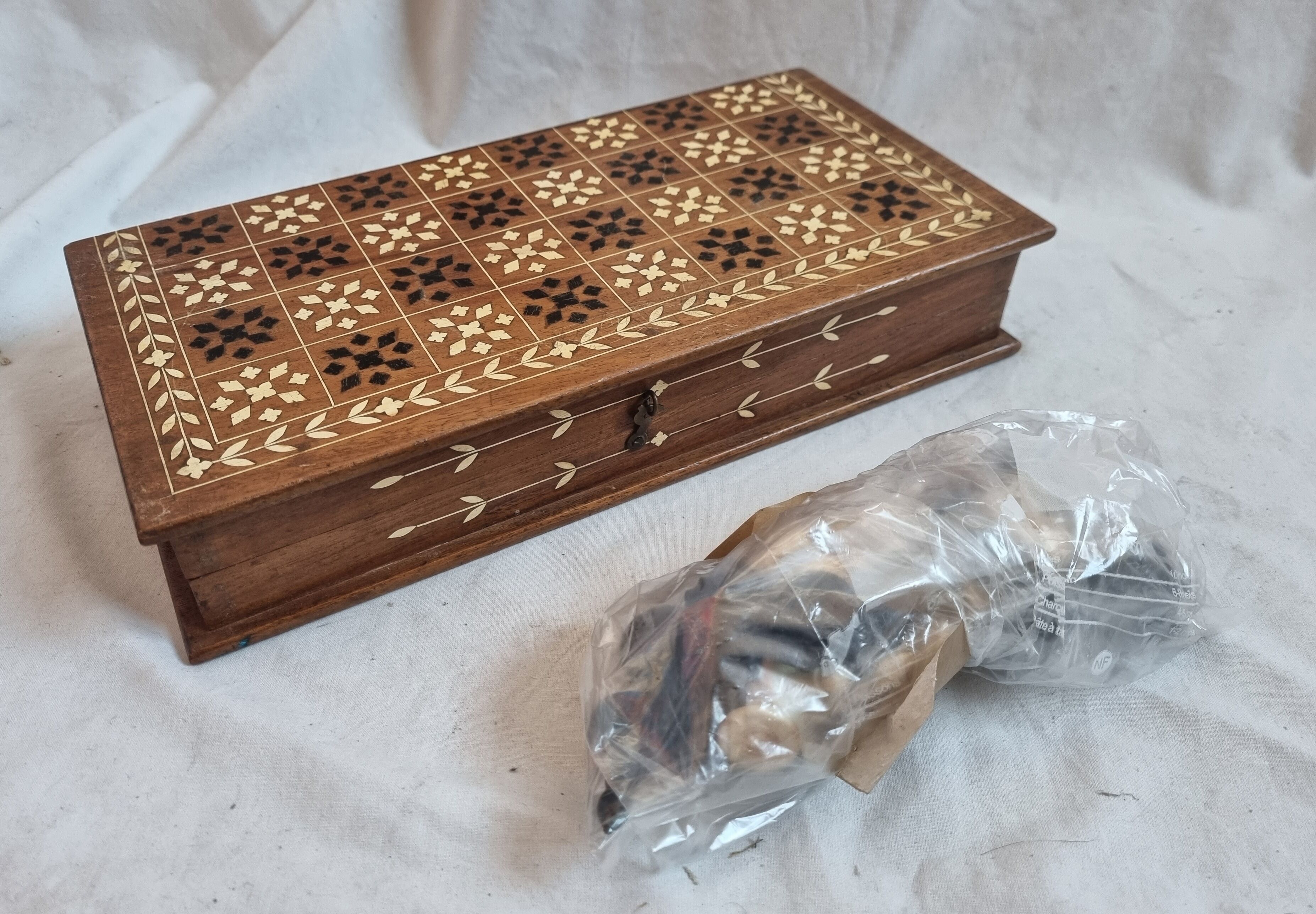 Travel Chess, Guinea 1960