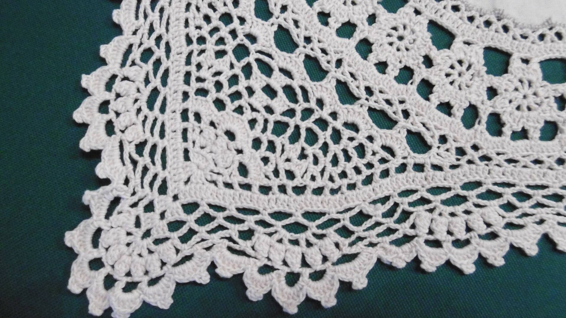 Old cotton lace placemat 42 x 30cm