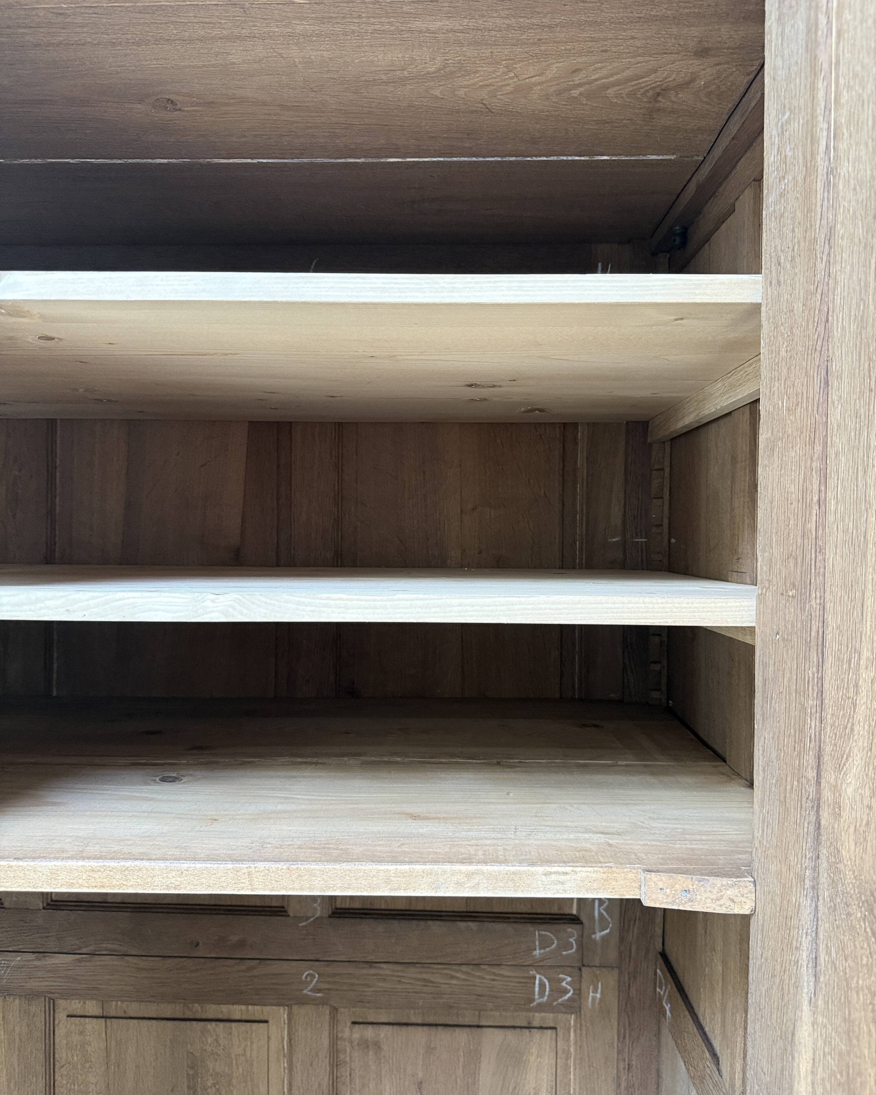 Grande armoire Art Dévo en chêne massif (rénovée)