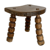 Tabouret tripode pieds taillés