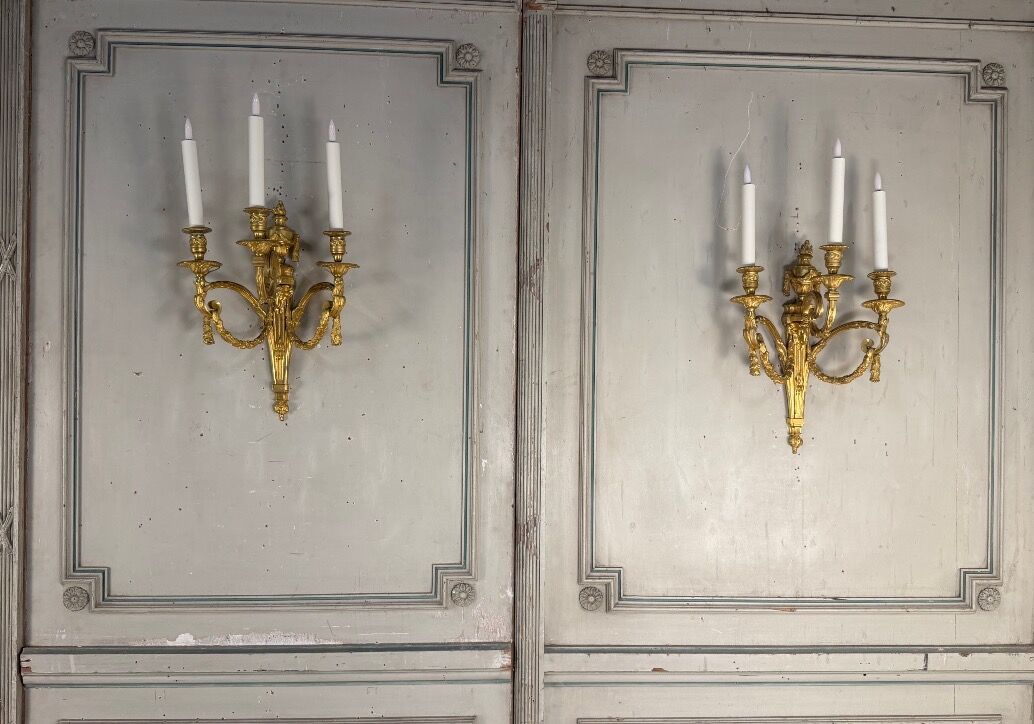 Paire d’appliques en bronze doré de style Louis XVI vers 1880