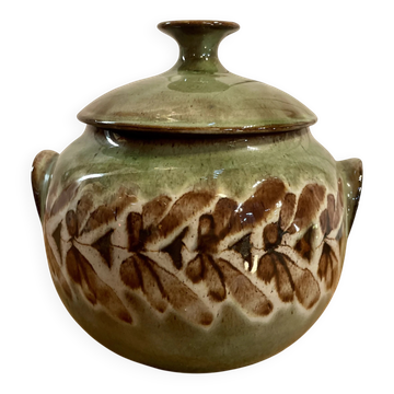 Pot or glazed ceramic pocket.