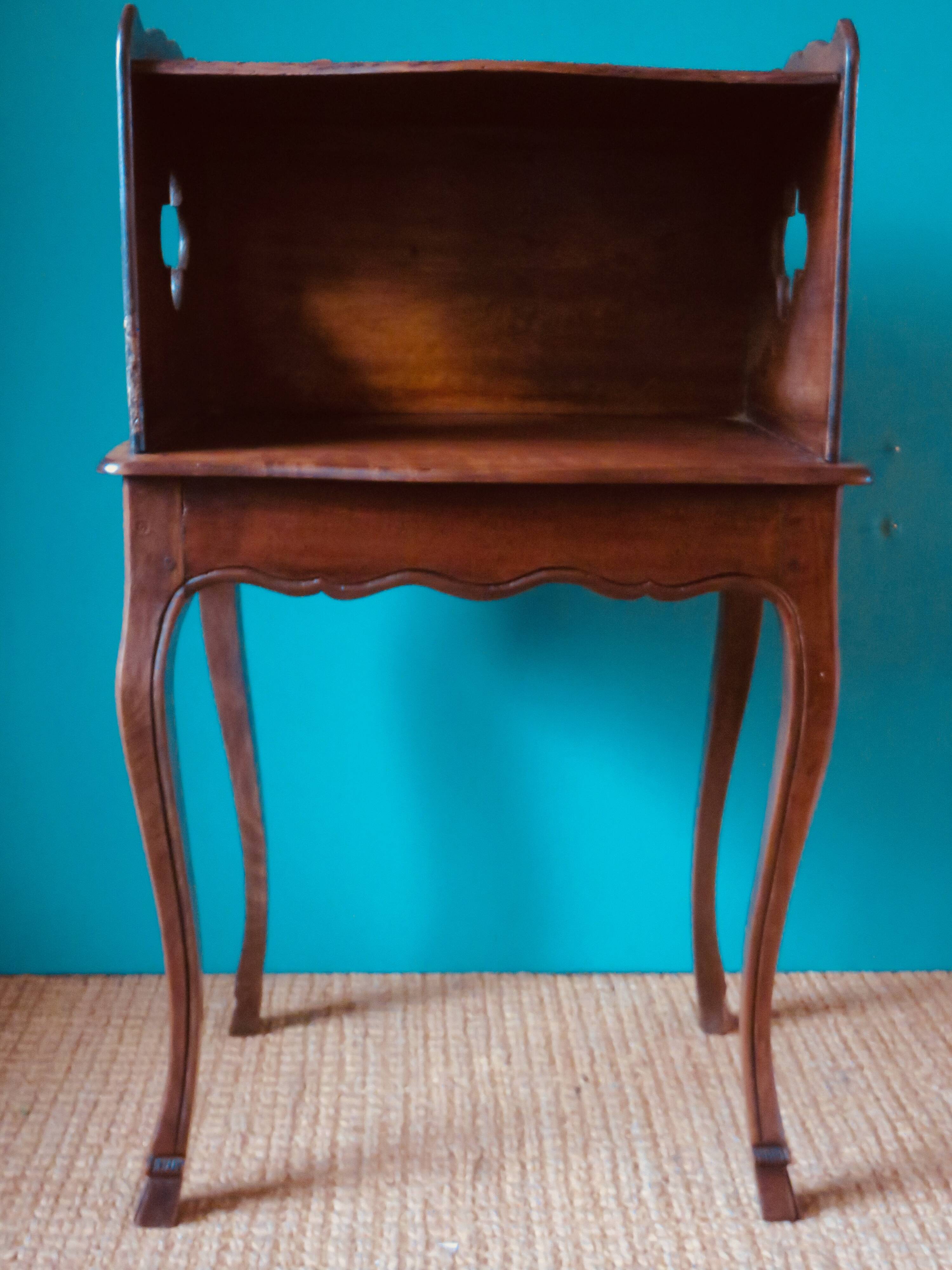Hazelnut dressing table in the Louis XV style. Late 19th century France, rustic construction.