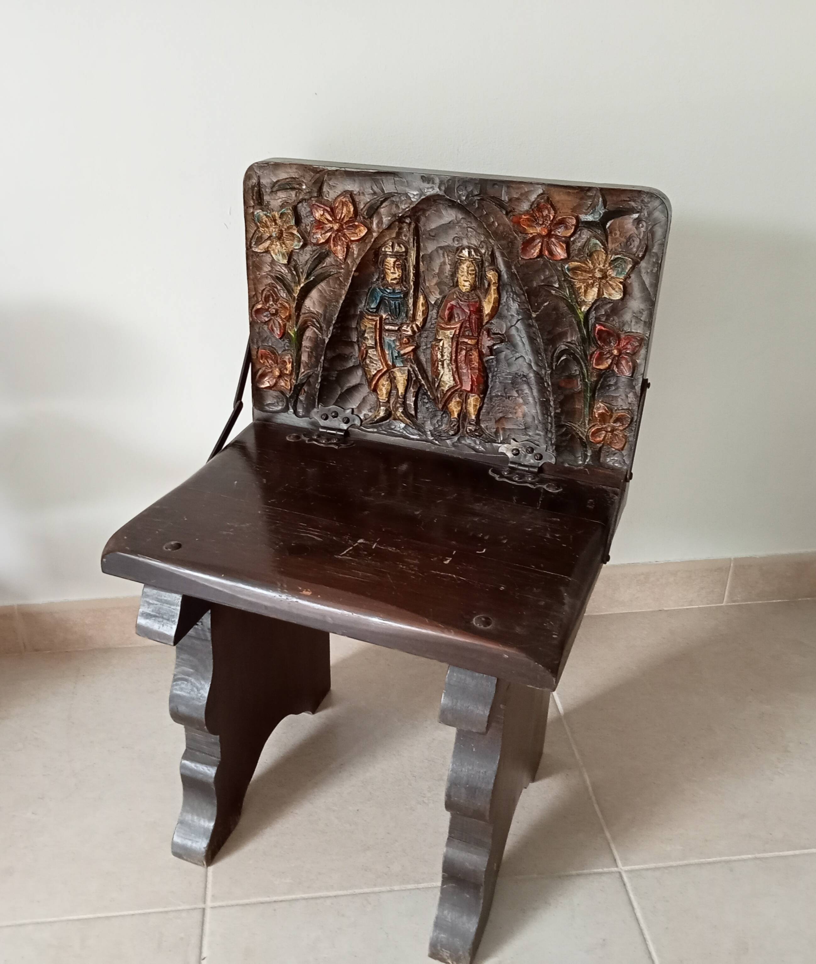 Spanish renaissance style folding chair in carved wood by mades
