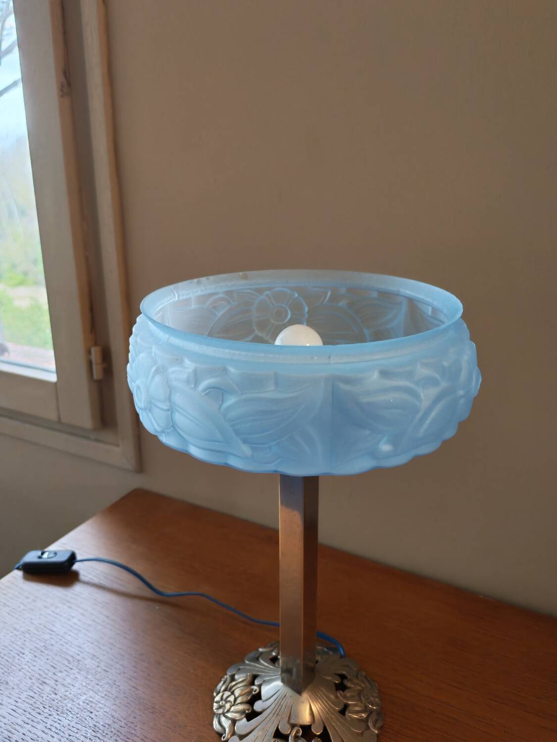 Art Deco lamp with floral decor