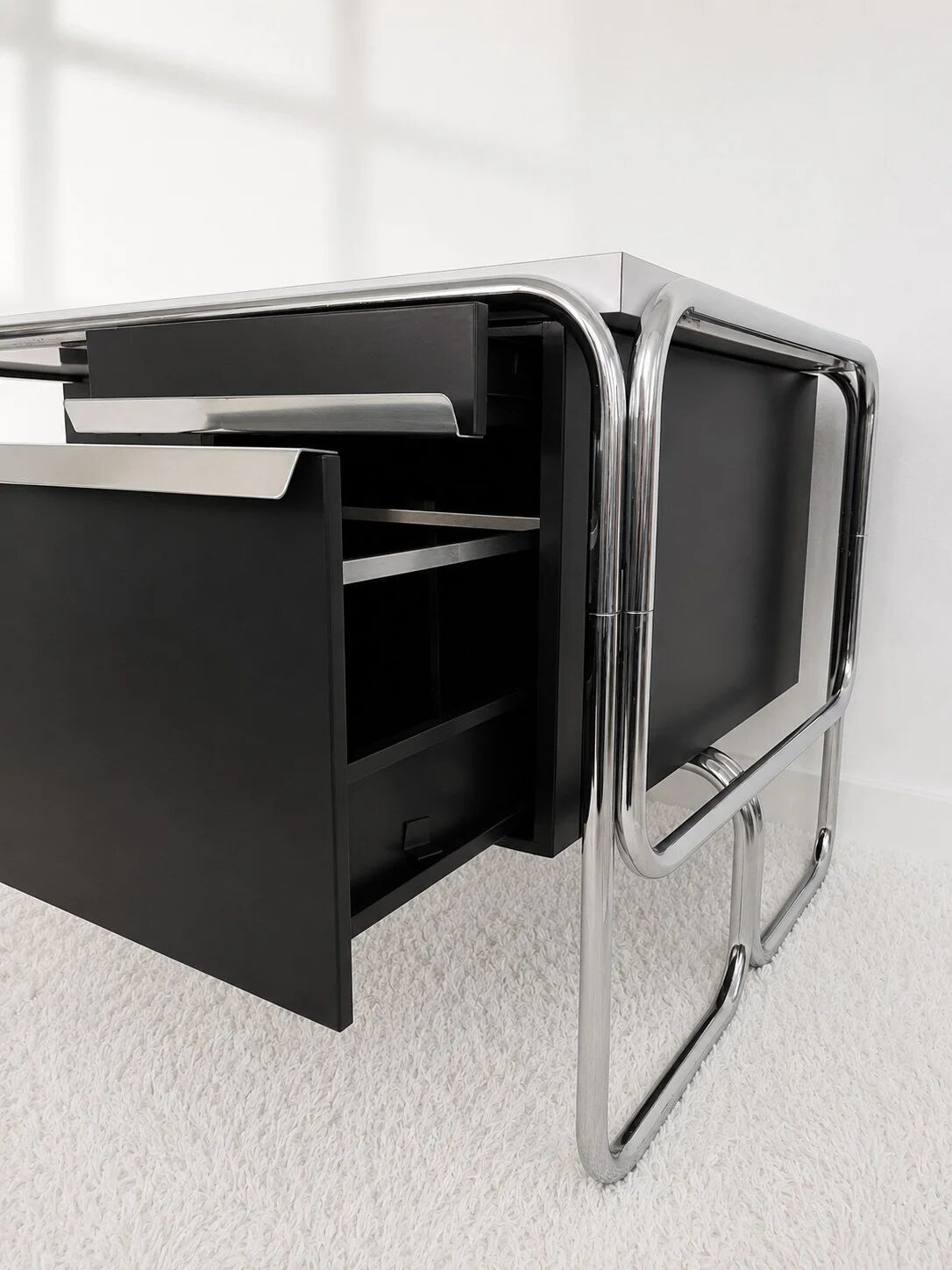 Bauhaus metal desk. 70s