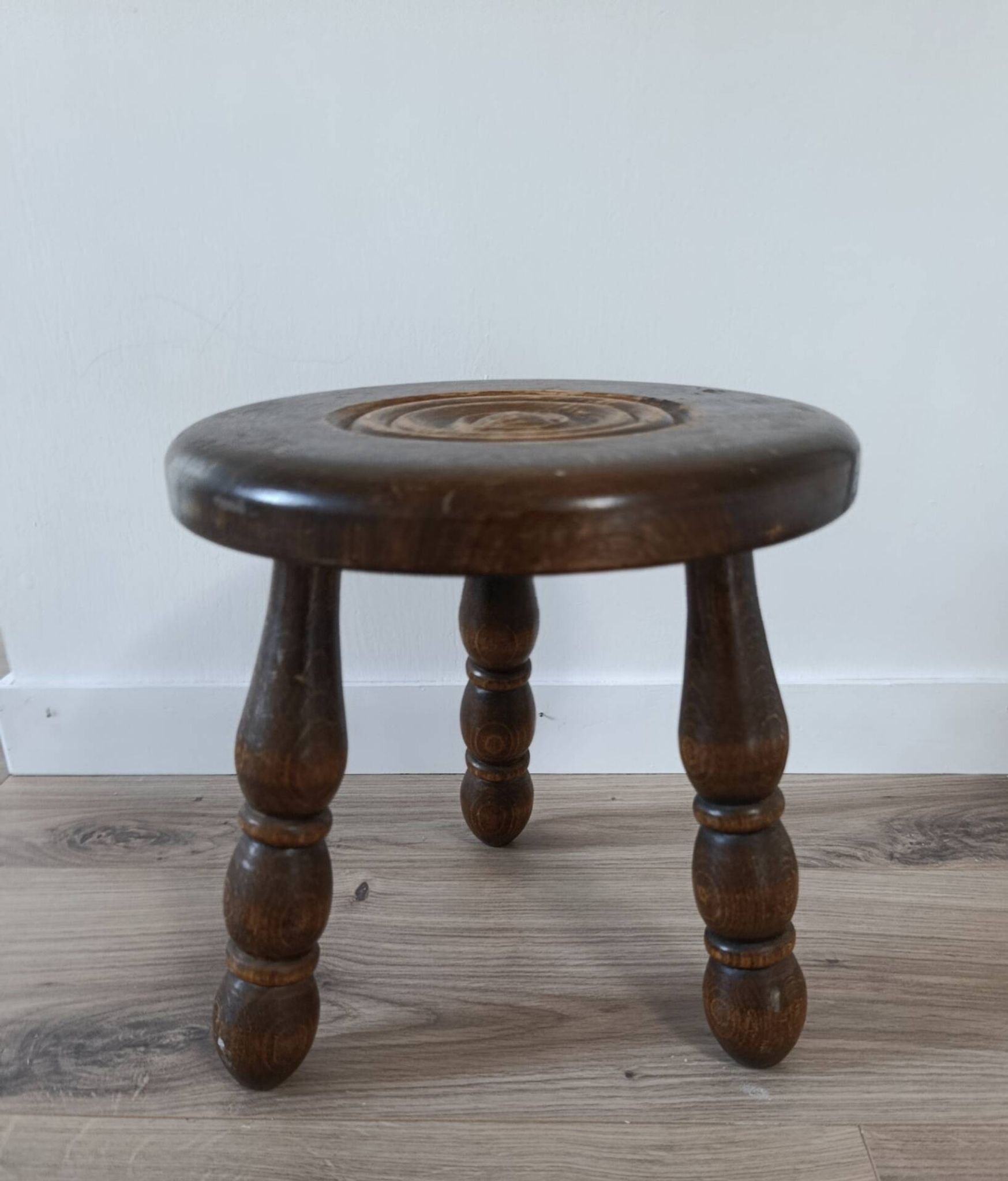 tabouret bas tripode bois, pied bobine, vintage