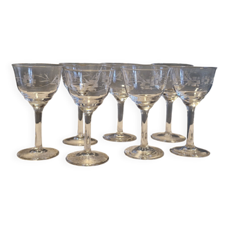 7 antique white wine/port glasses in crystal in excellent condition.