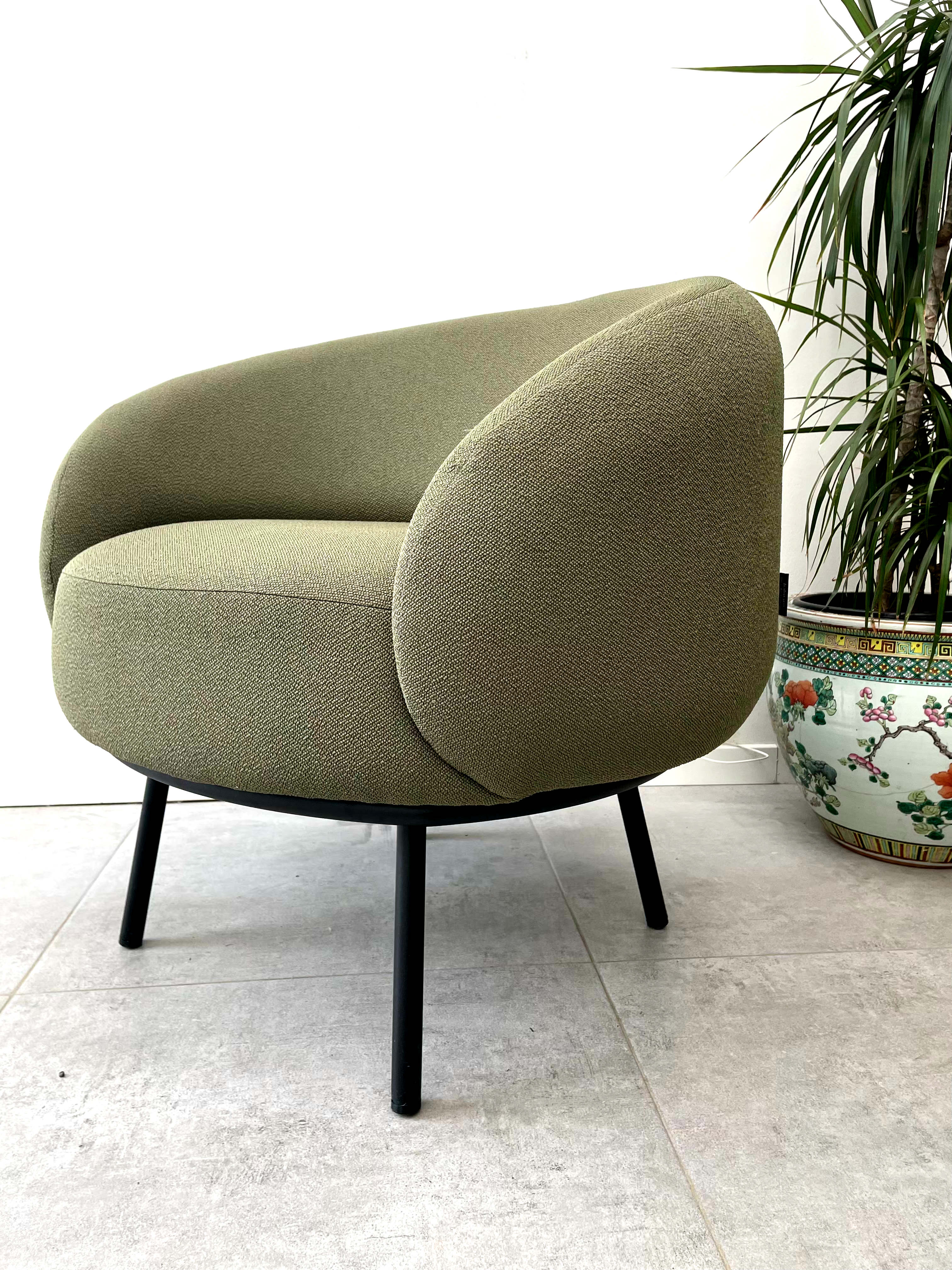 Cashew armchair