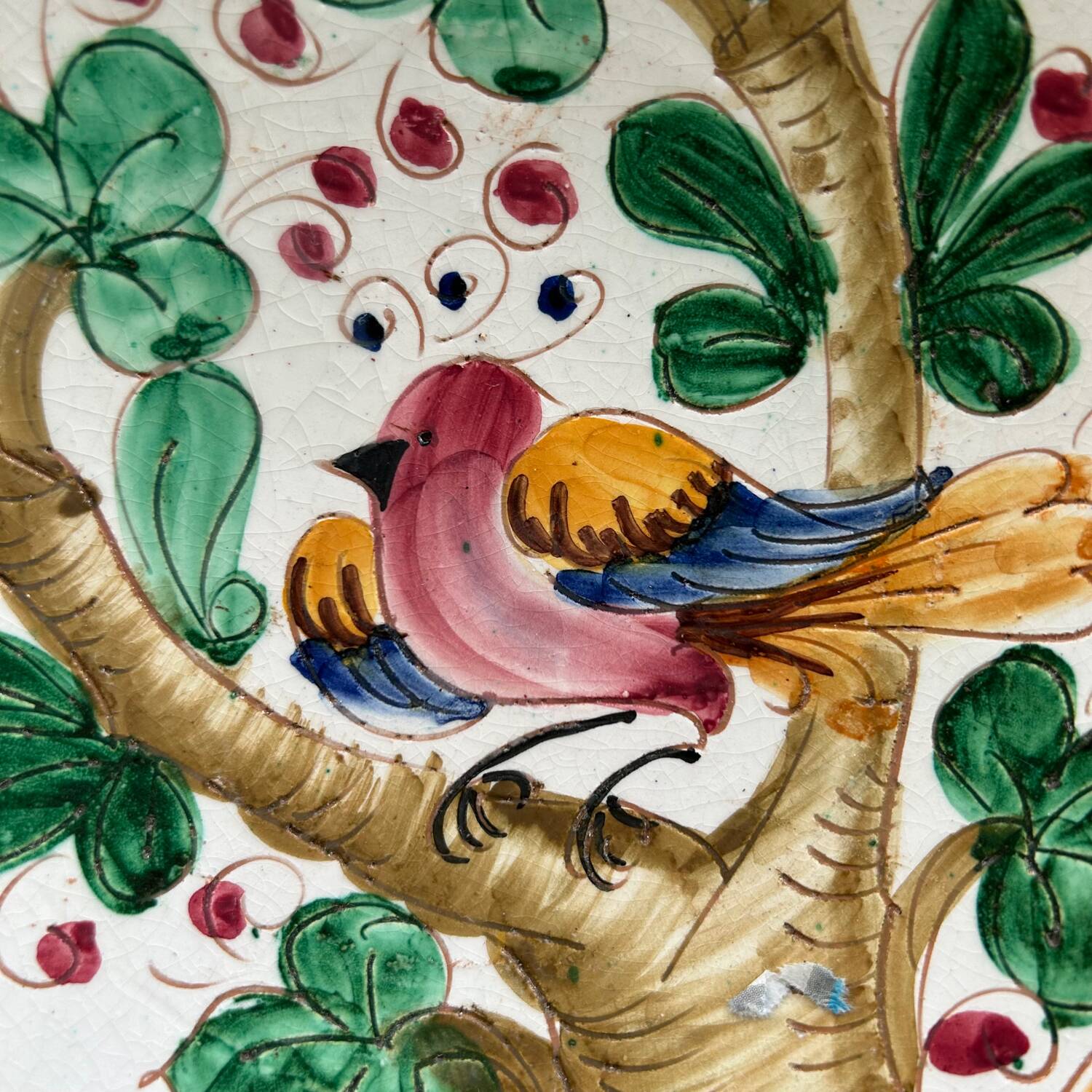 Artisanal plate with bird decor