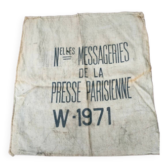Old burlap bags - The new messaging services of the Parisian press