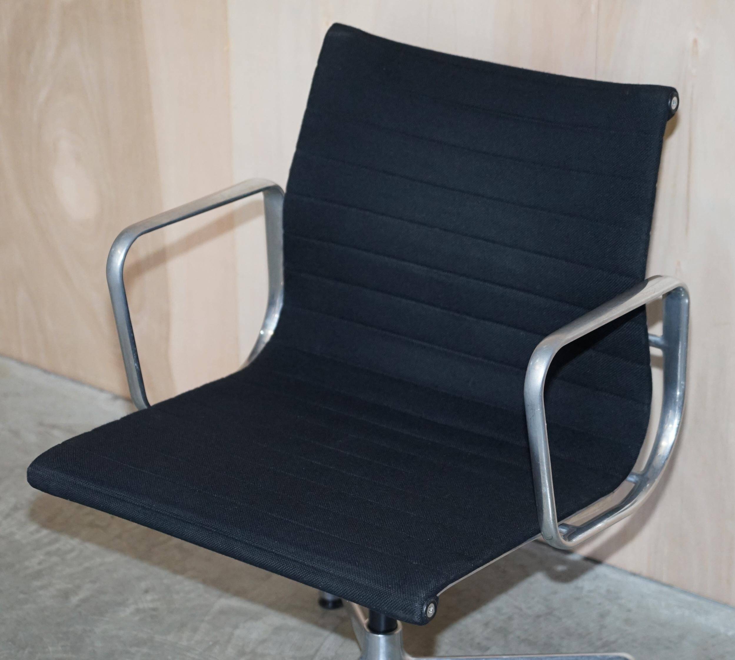 Hopsak swivel office chair Charles & Ray Eames Vitra EA108