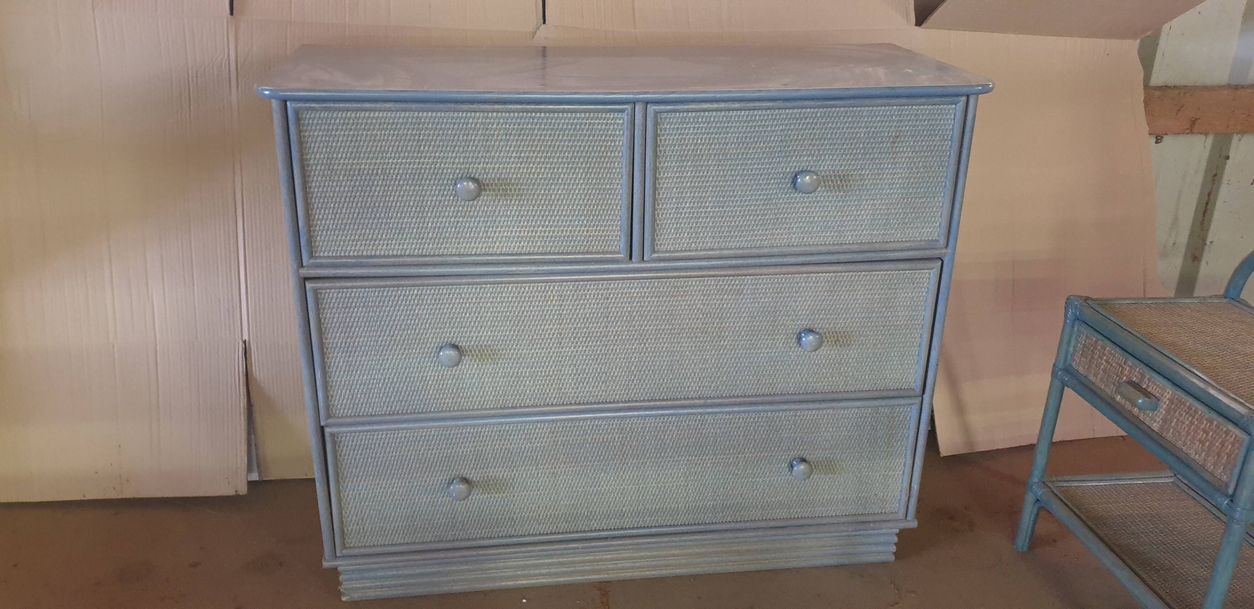 Blue 4-drawer chest of drawers