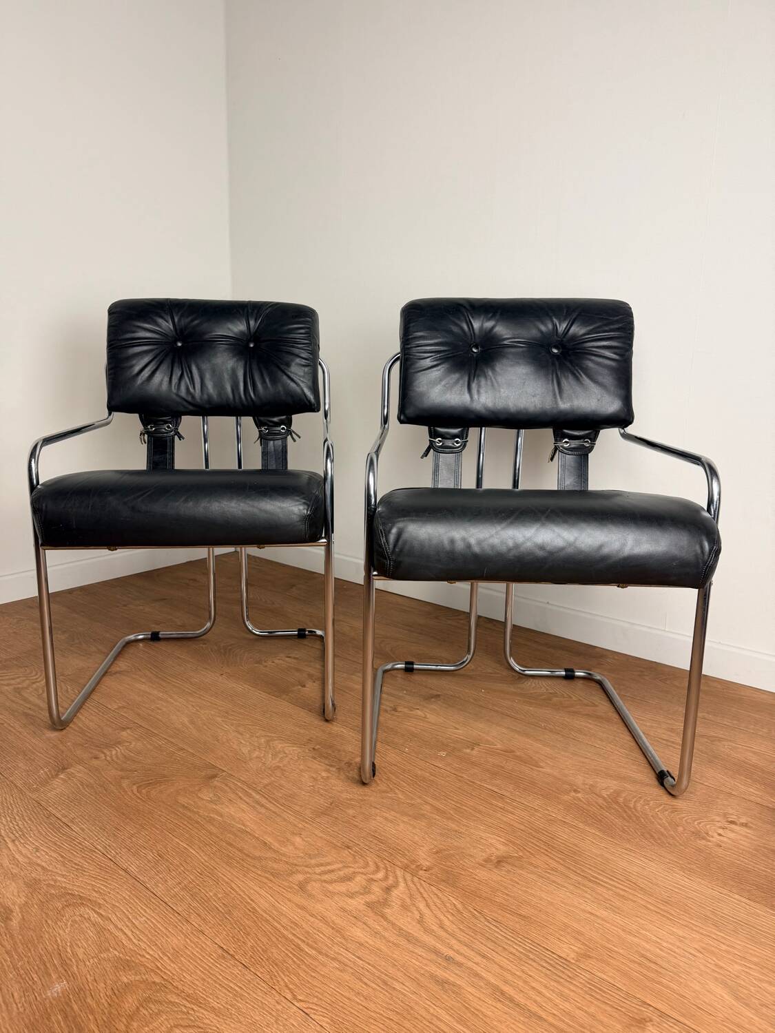 Pair of "Tucroma" armchairs – Guido Faleschini for iMariani – Italy