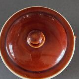 Stoneware pot with lid