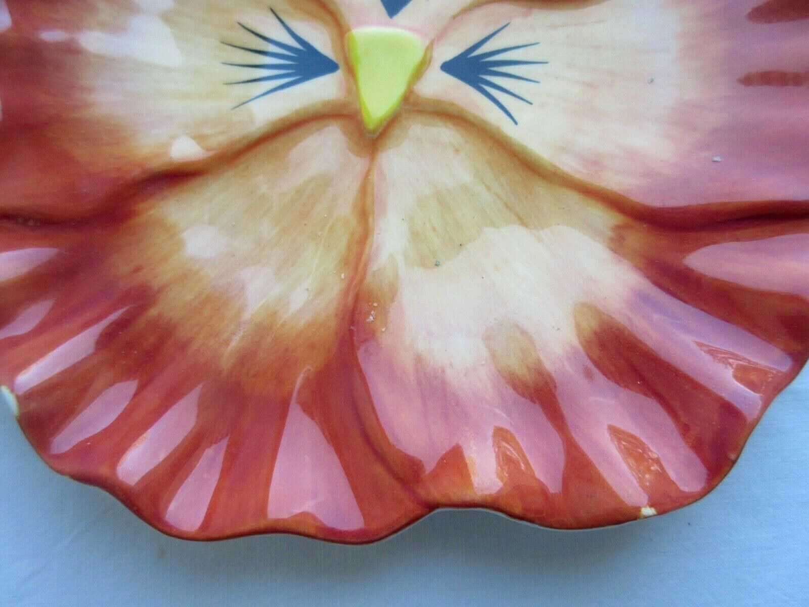 Decorative plate in earthenware dabbling: Orange thought with a yellow heart