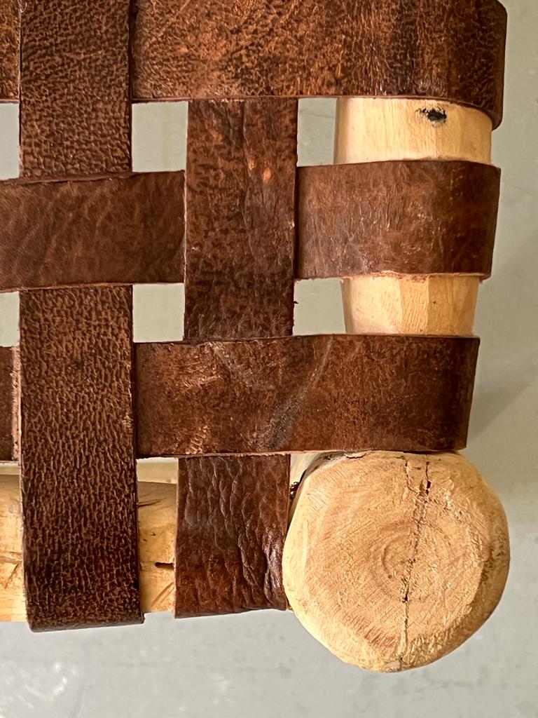 Large raw bench in wood and tawny leather