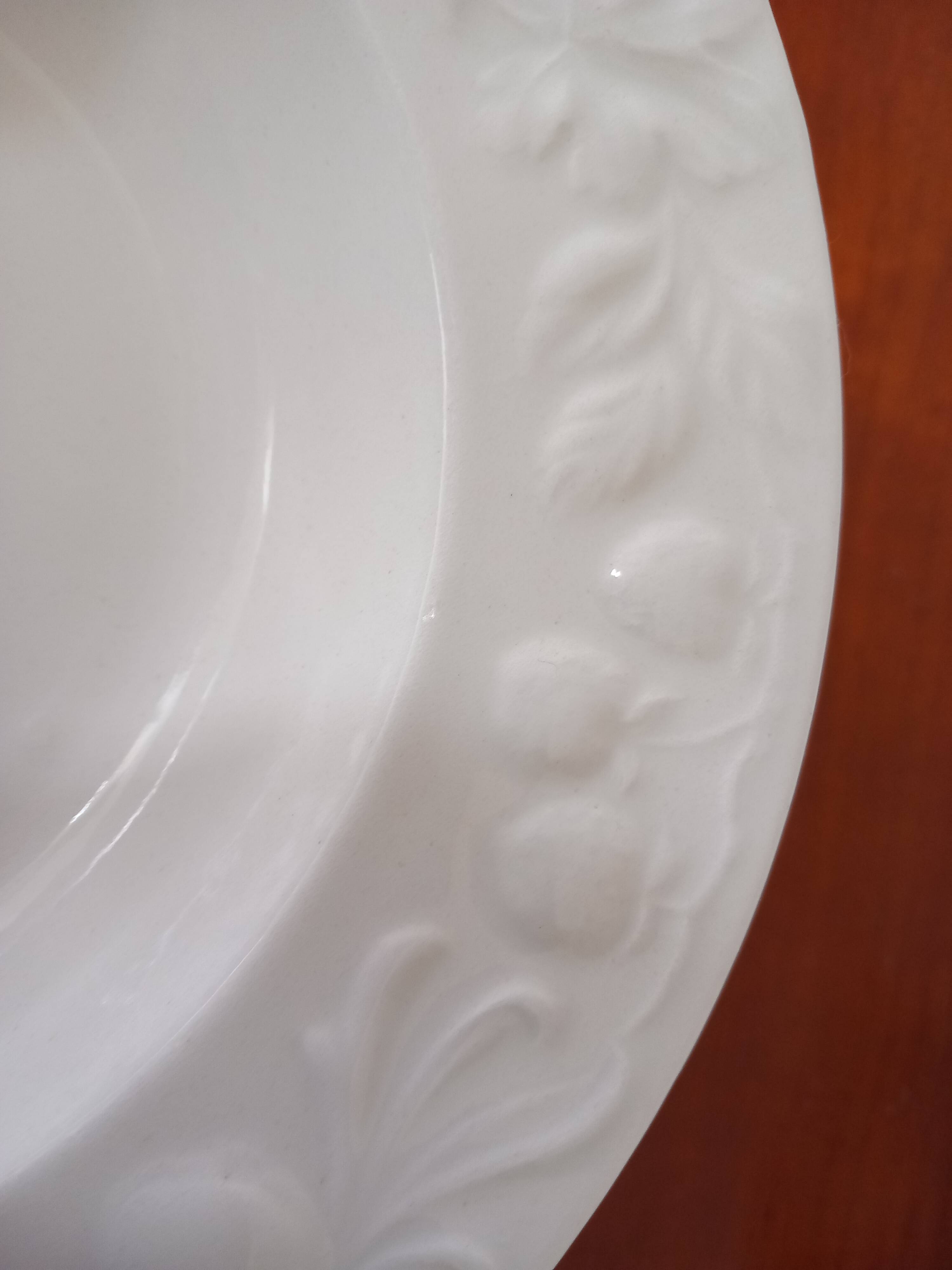 Set of 6 white ceramic deep plates made in Italy.
