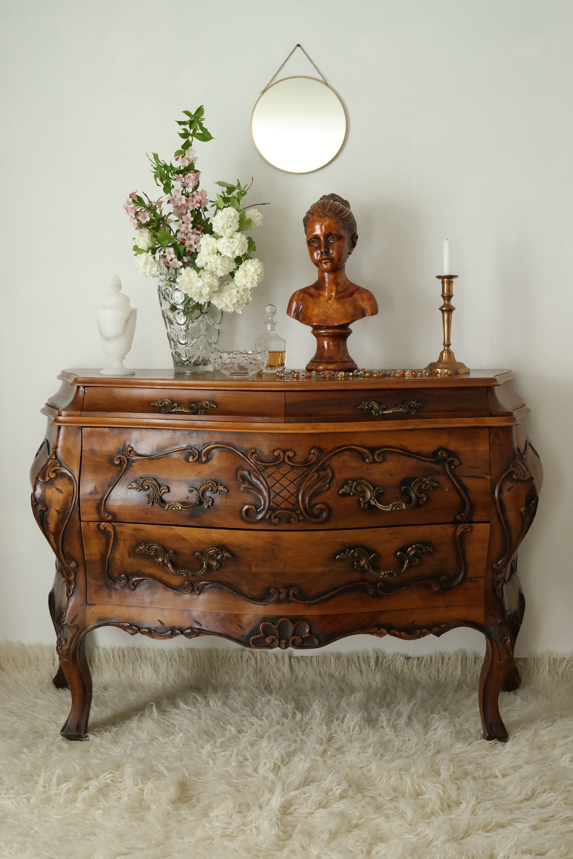 Louis XV style walnut tomb chest of drawers, 20th century