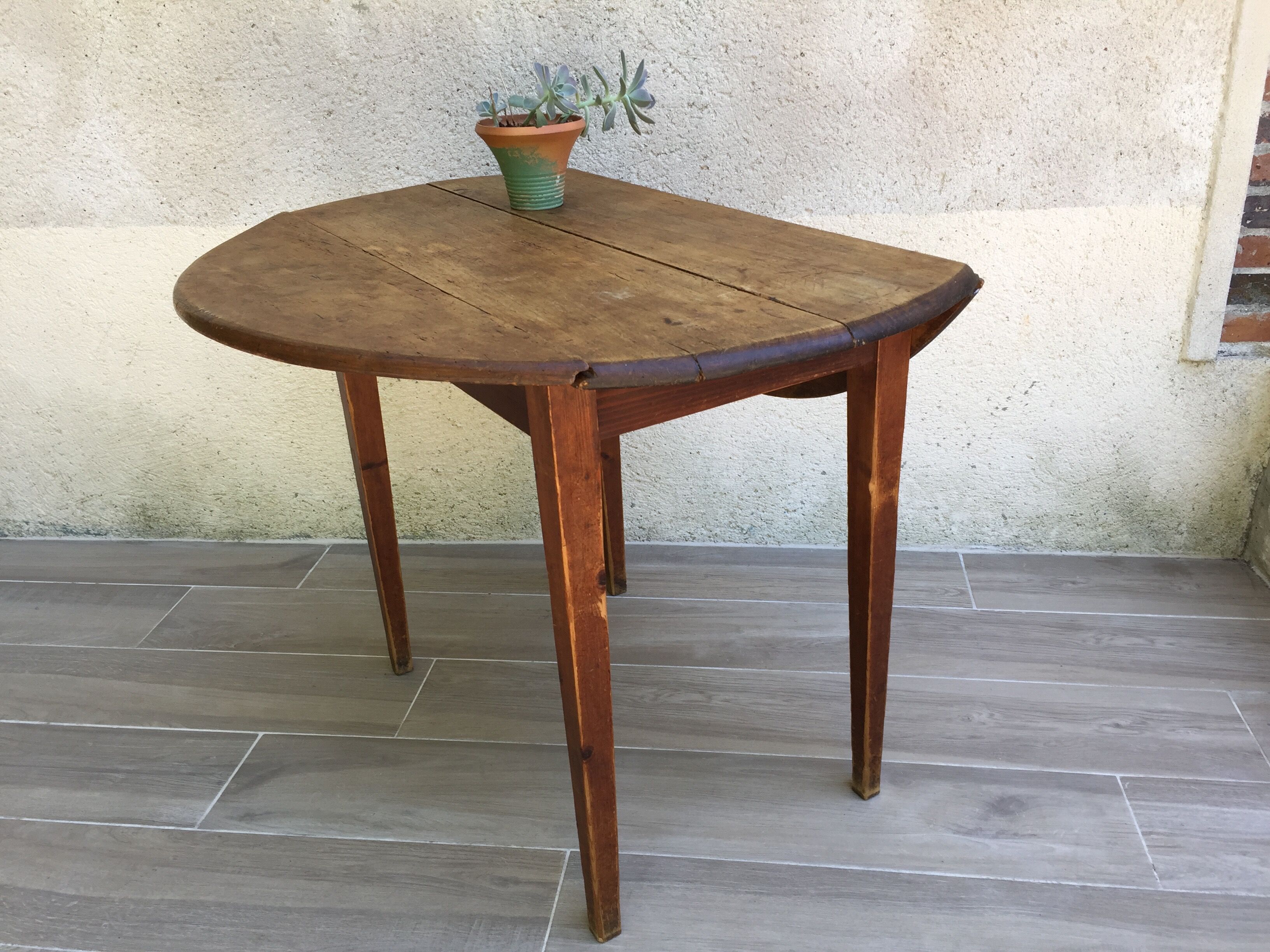 Round table at 2 vintage wood rabats