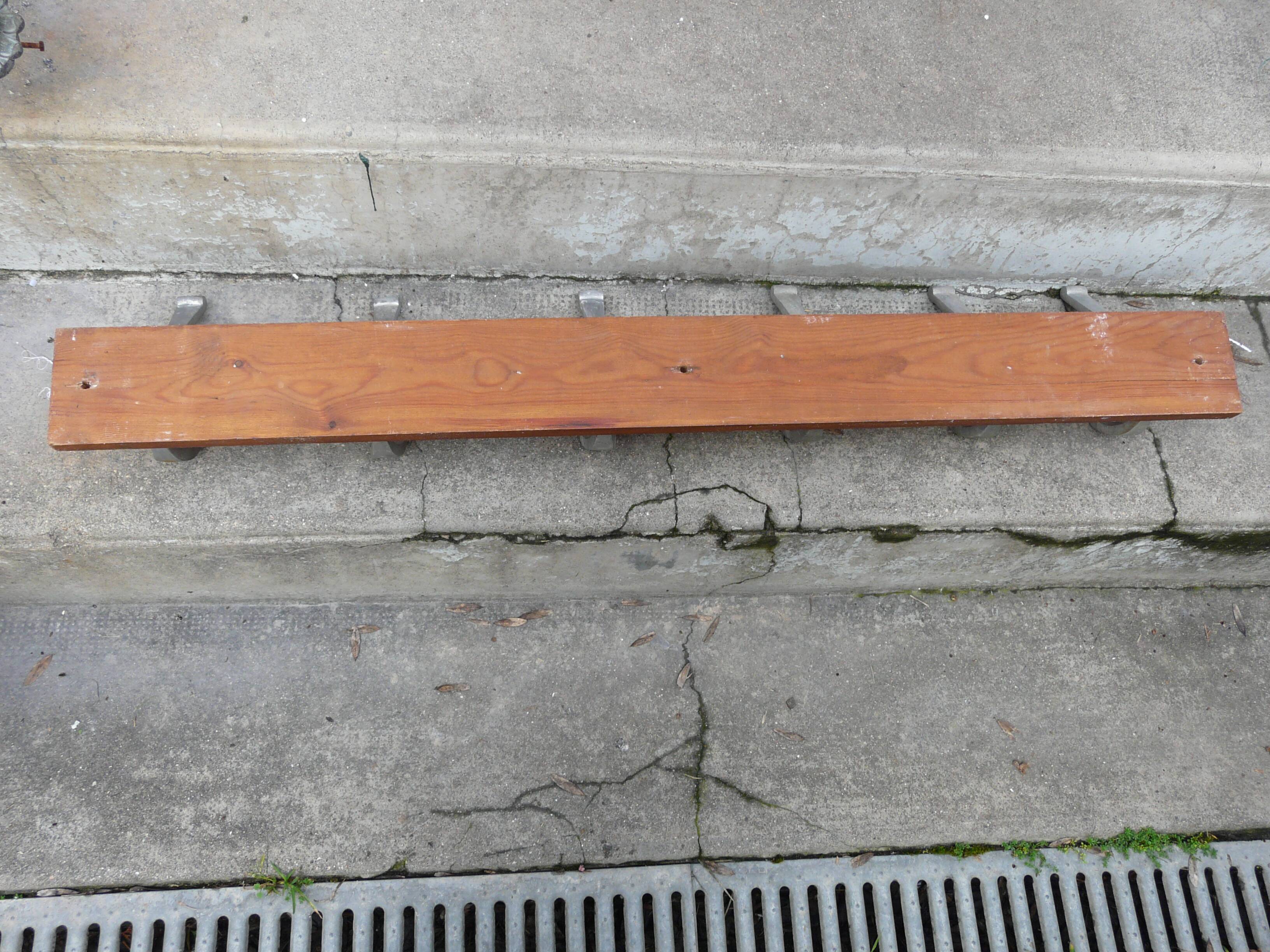 School wall coat rack with 6 double hooks in wood and aluminium.