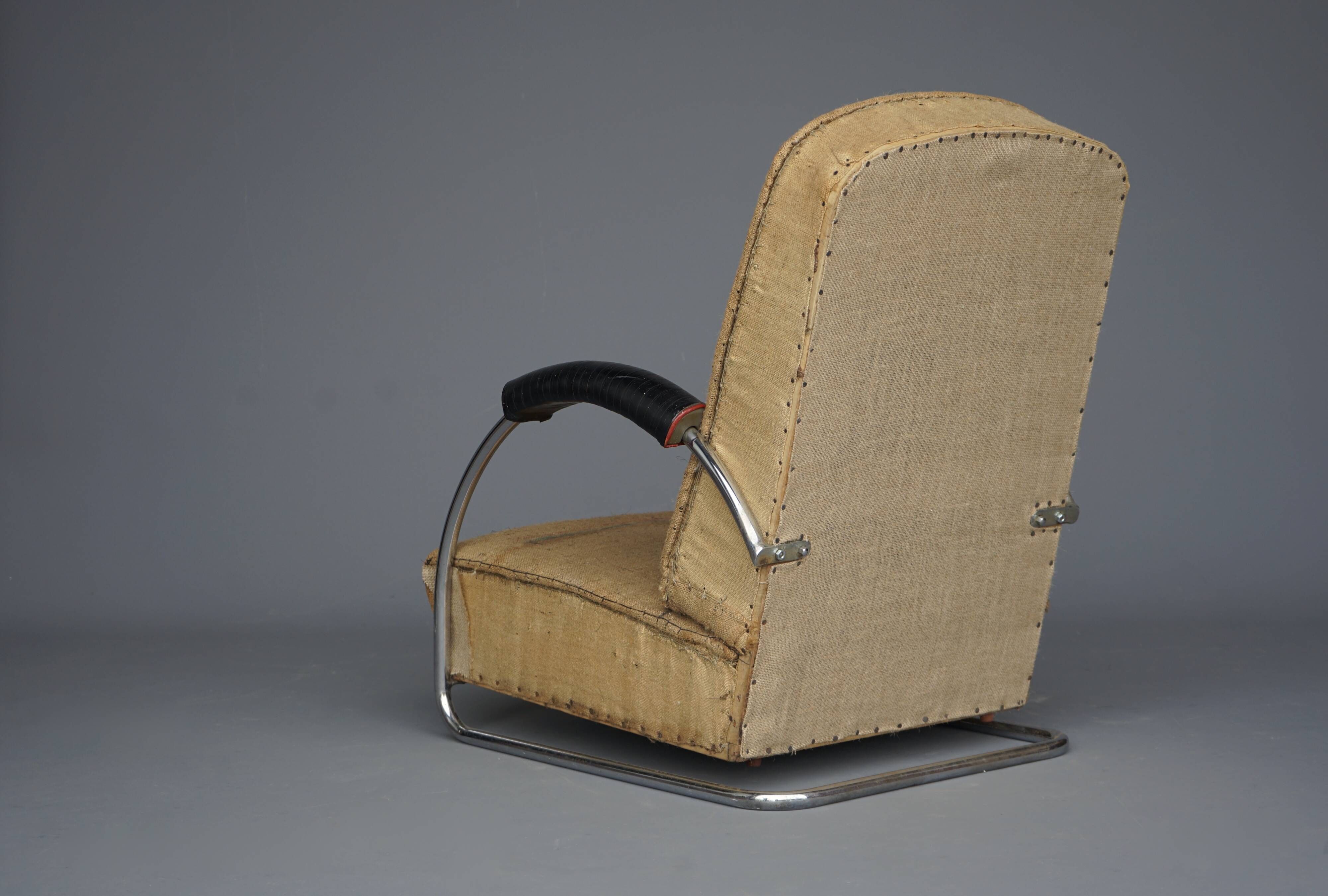 Fauteuil moderniste à assise basse. années 1930