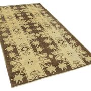 1950s hand-knotted turkish beige rug 135 cm x 236 cm