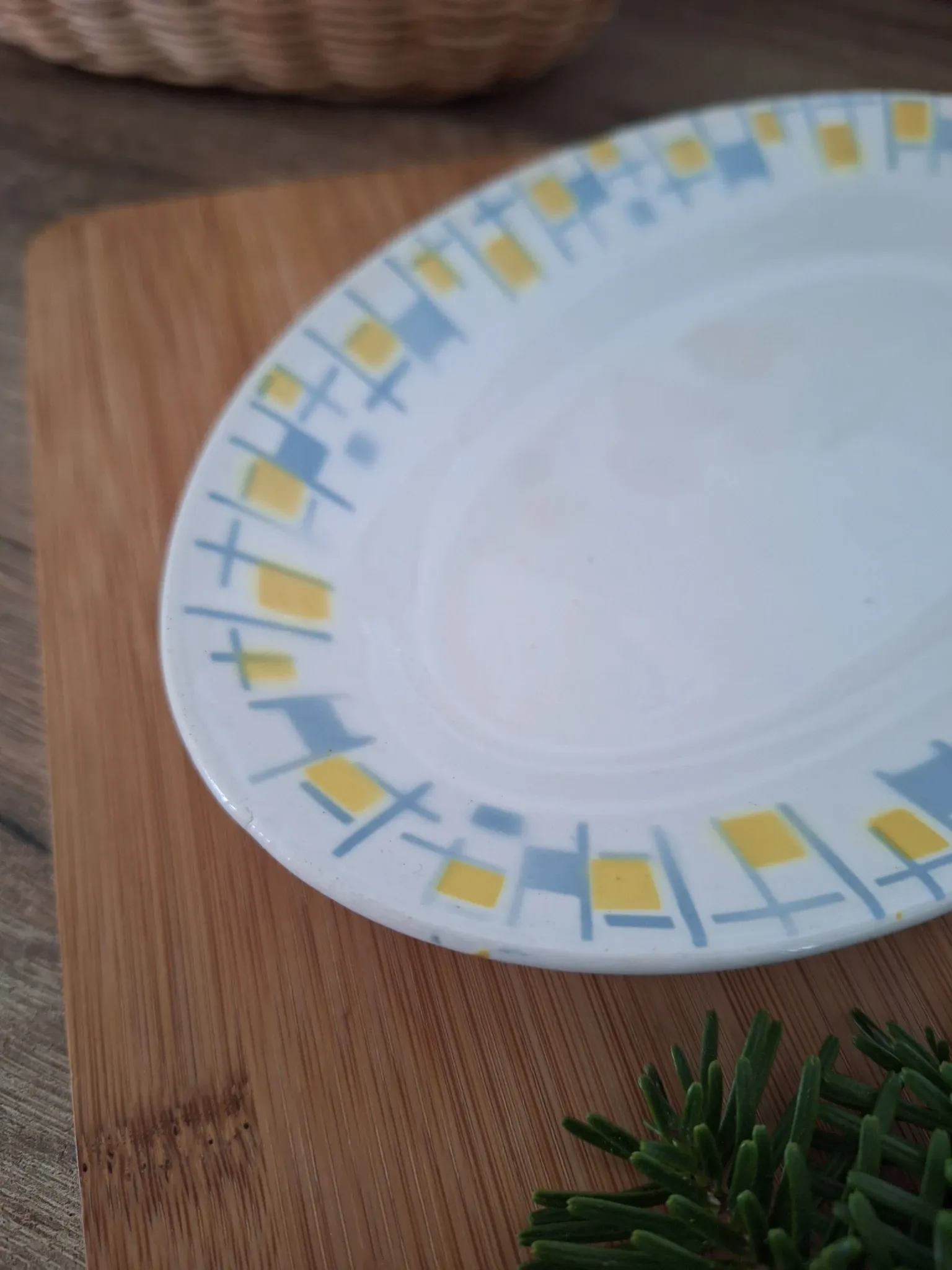 Ravier / Yellow and blue aperitif plate the Amandinoise