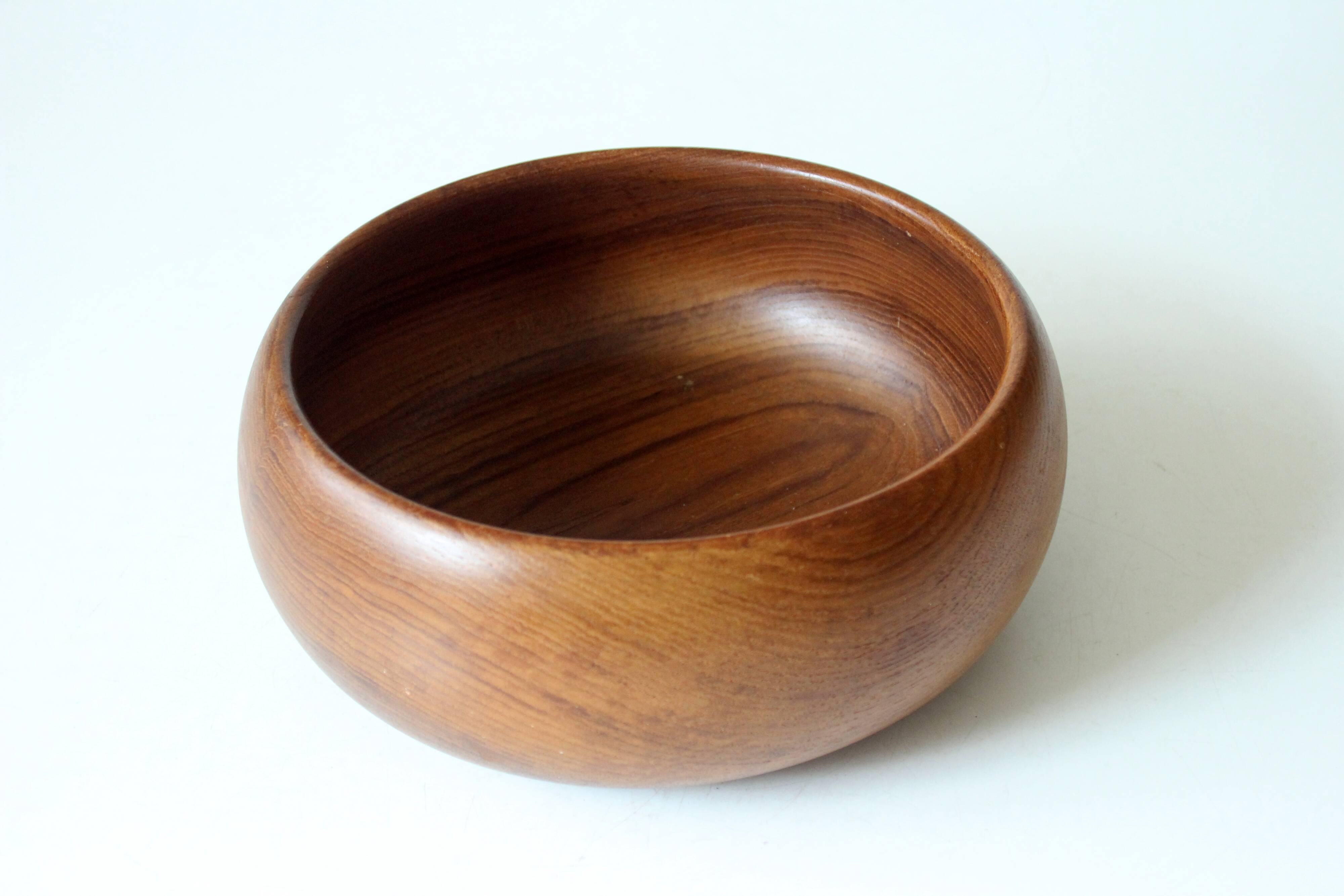 Teak serving bowl, skandi style, diameter 33 cm, vintage from the 1970s
