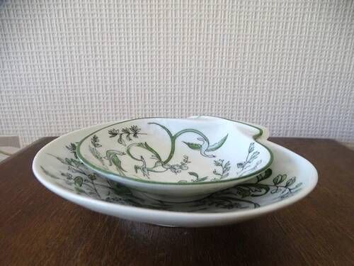LIMOGES "Parsifal" 2 empty shell-shaped bowls decorated with birds Bernardaud & Co.