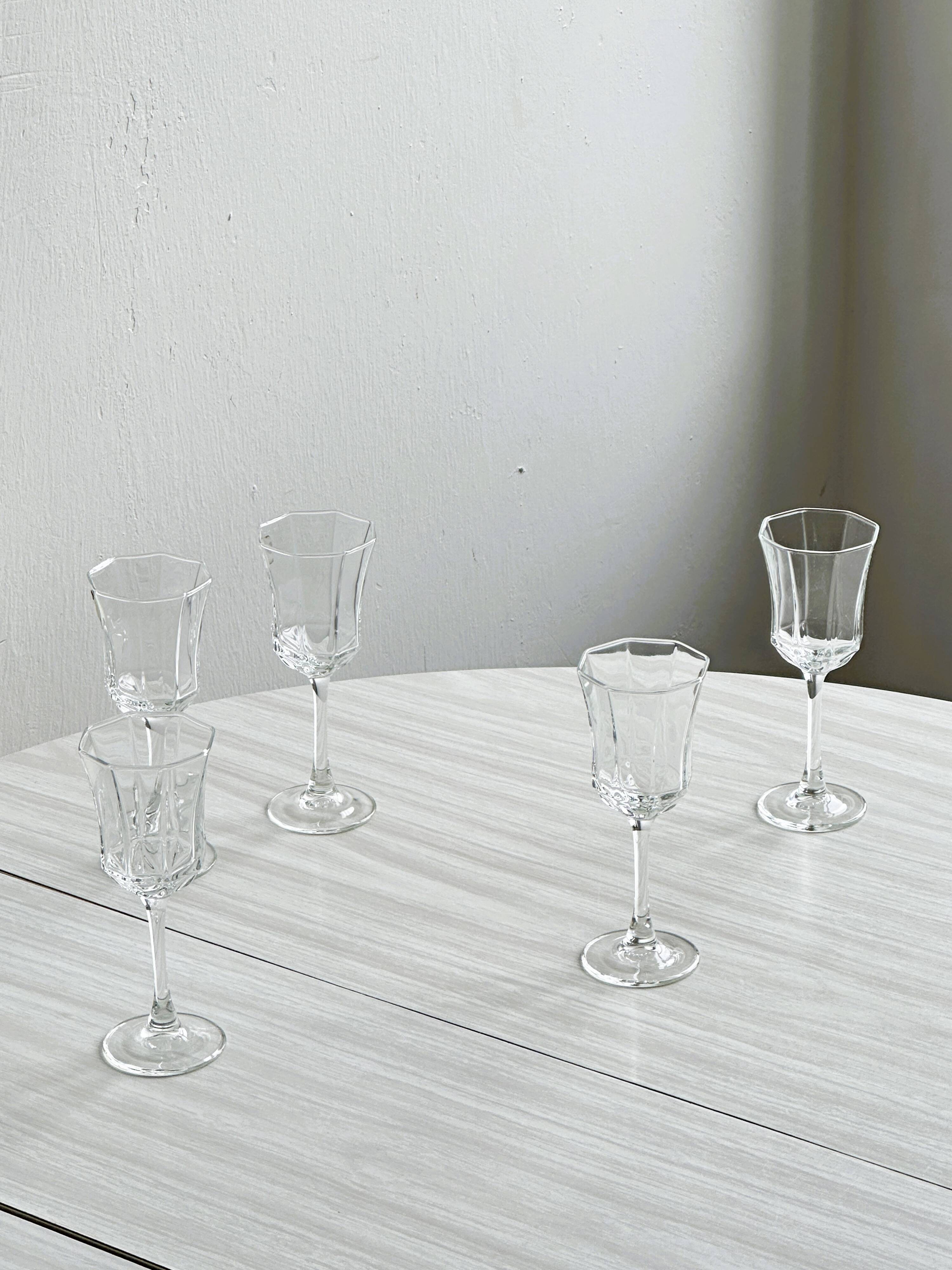 6 Luminarc liqueur glasses.