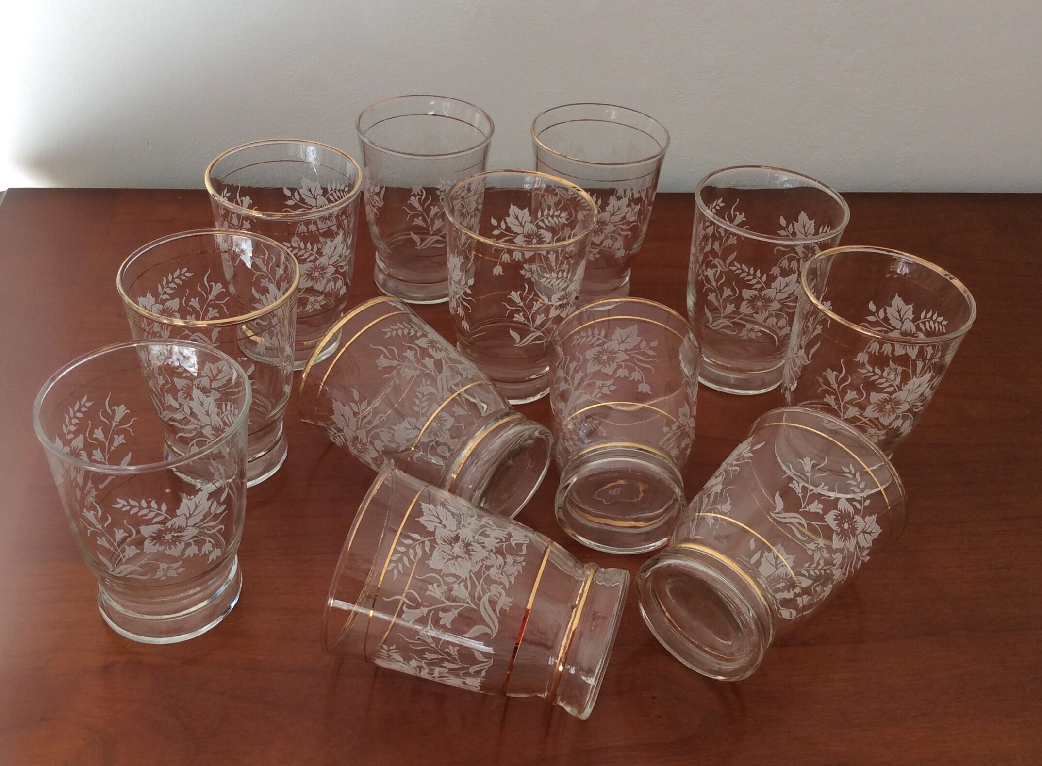 Set of 12 glasses decorations relief white and golden edging - vintage