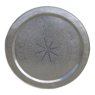 Oriental plateau in silver copper. diameter: 97.5 cm.