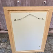 Miroir mural en bois bleu pétrole patiné et perlé