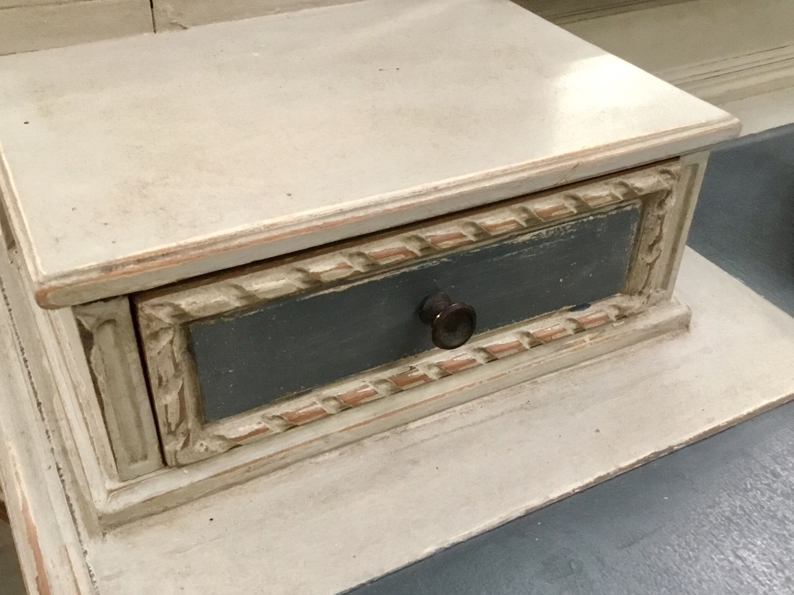 Old dresser with beveled mirror, 'flipping' and 3 drawers