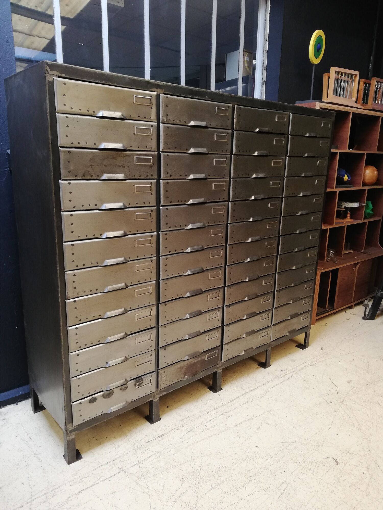 Industrial clamshell cabinet, metal lockers