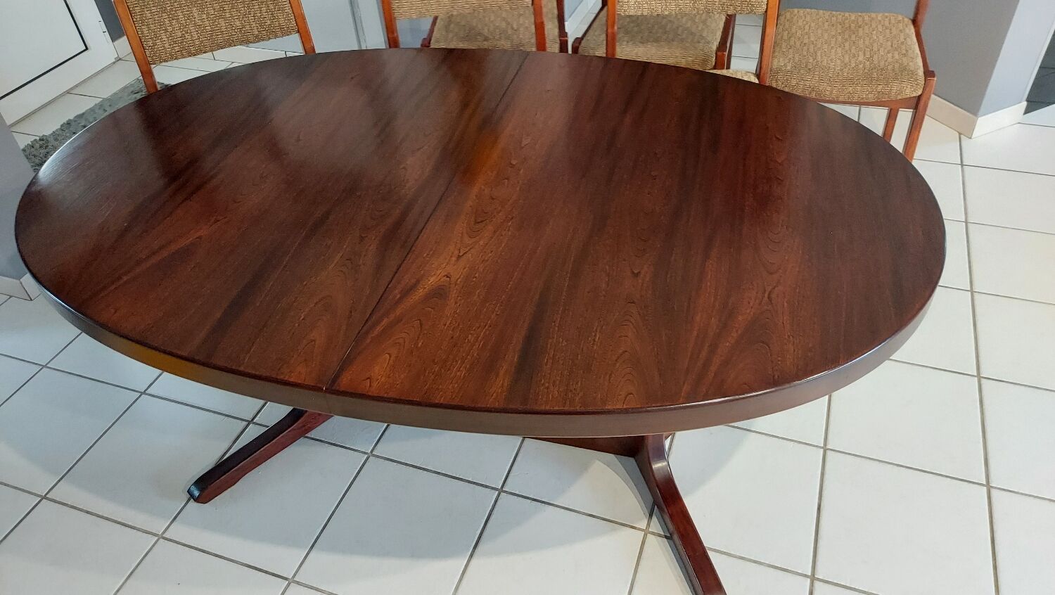 Oral extendable table from the Maison Baumann vintage 1970s