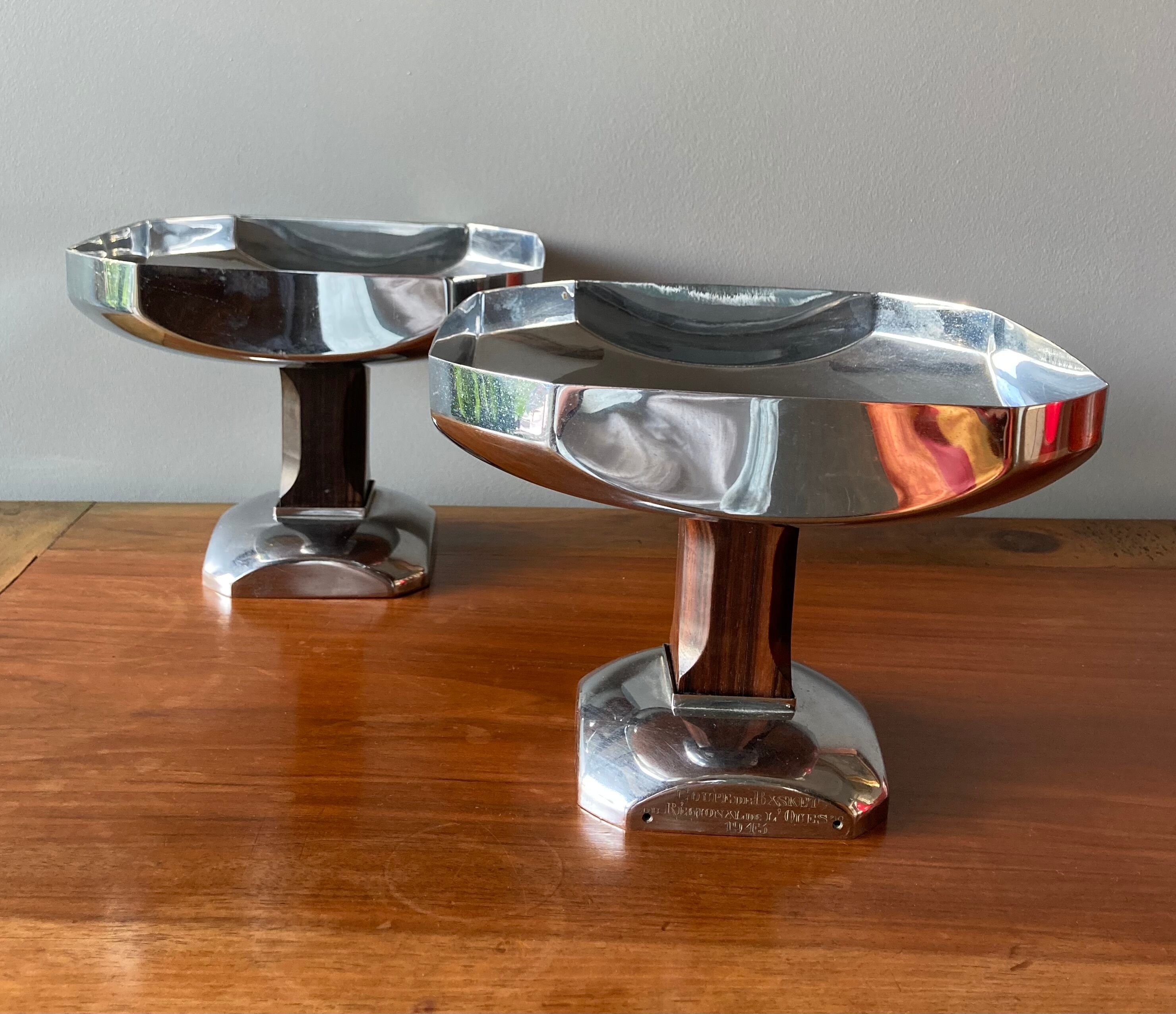 Pair of standing cups in chrome-plated metal and Rosewood from Rio, French work of the Art Deco period