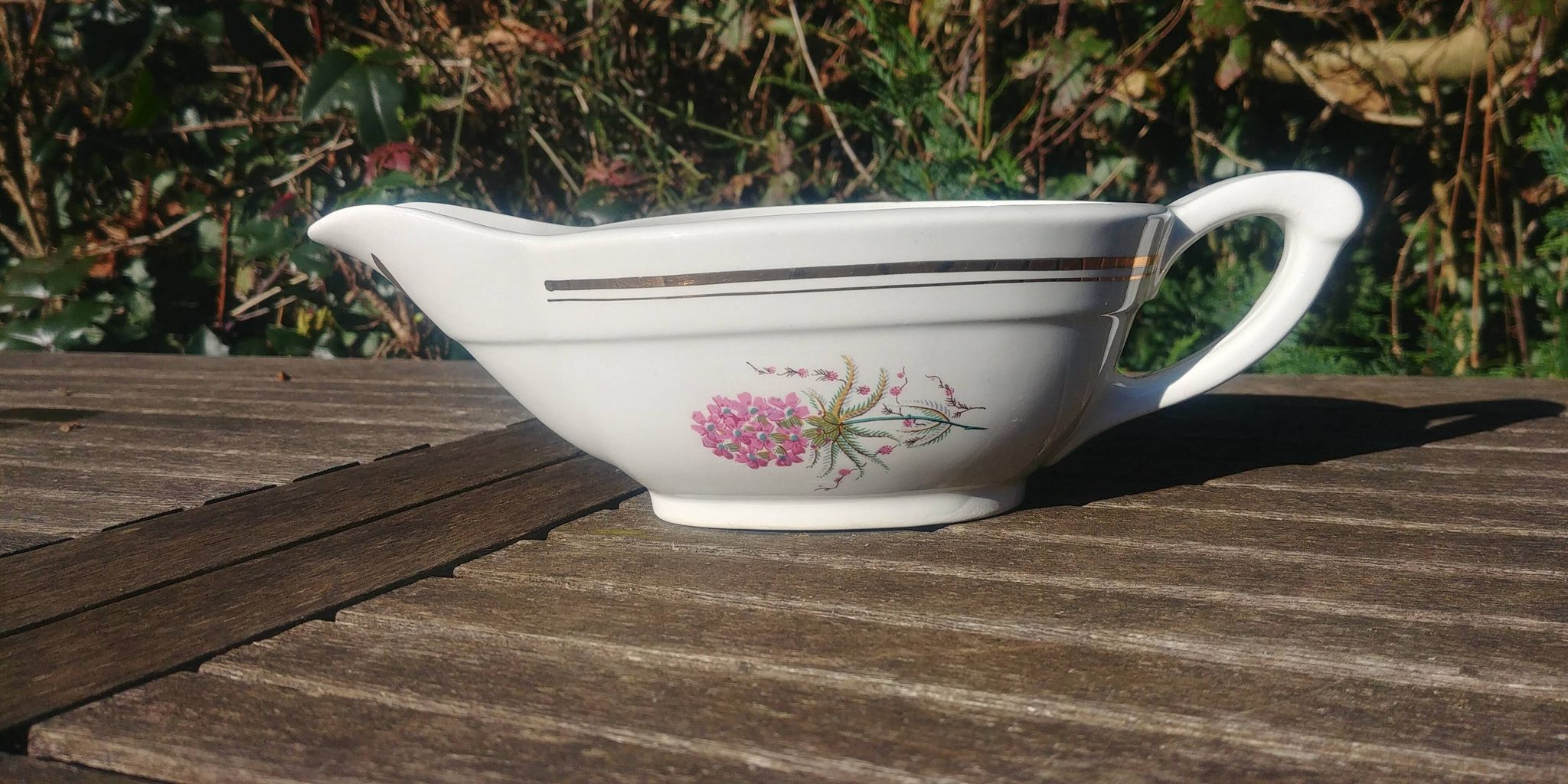 Porcelain gravy boat from the Orchies Moulin des Loups earthenware factory with lilac decoration