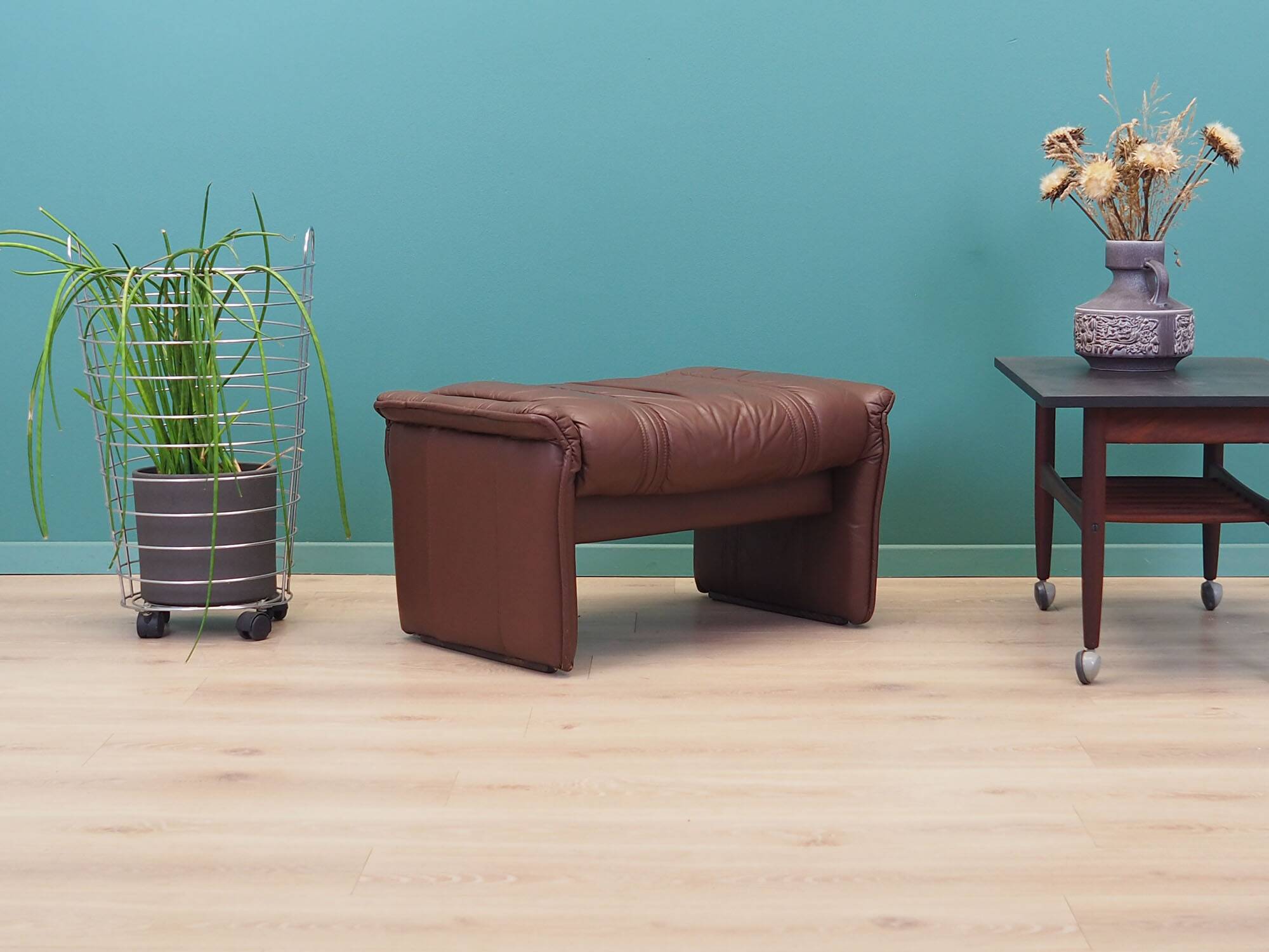 Leather puff, Danish design, 1970s, production: Denmark