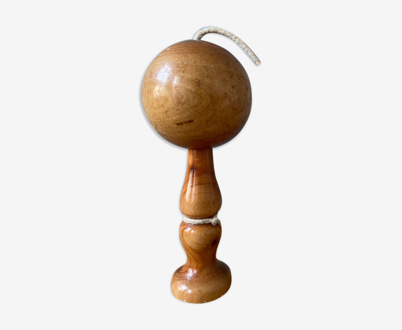 Bilboquet ancien en bois verni
