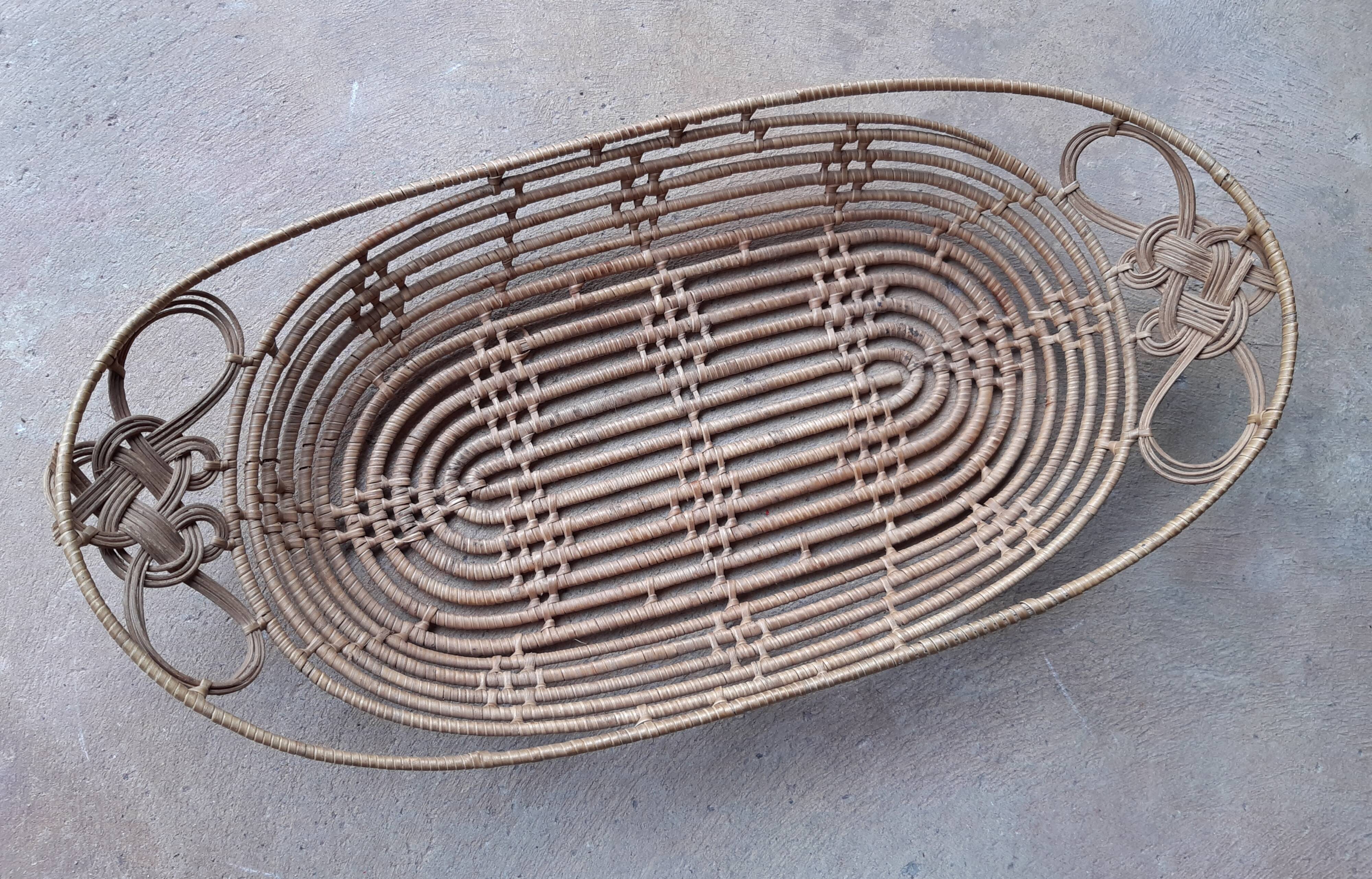 Small table basket braided in rafia and wicker, circa 1930