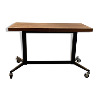 Height-adjustable side table on casters