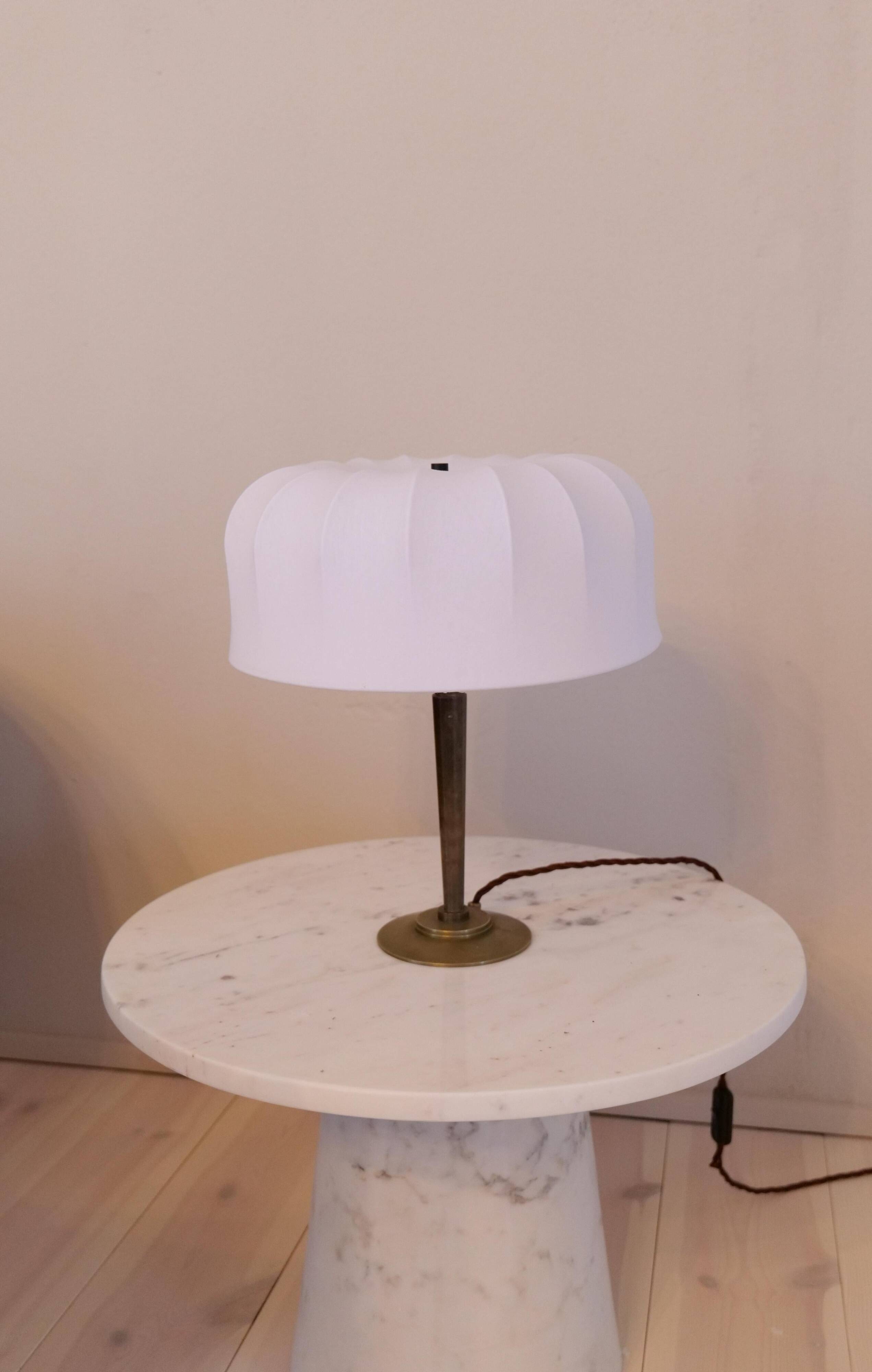 Art Deco bronze table lamp sculpture made in Sweden, 1930s.